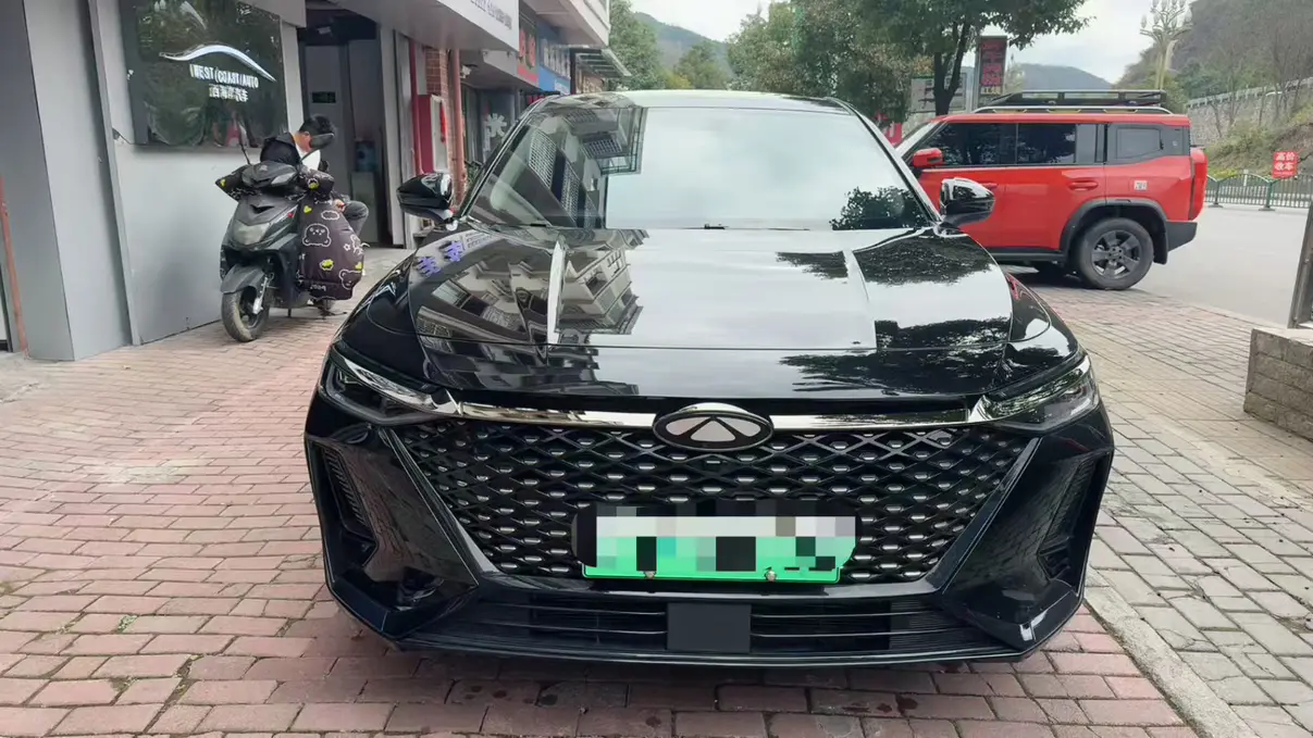Chery Fengyun A8  из Китая