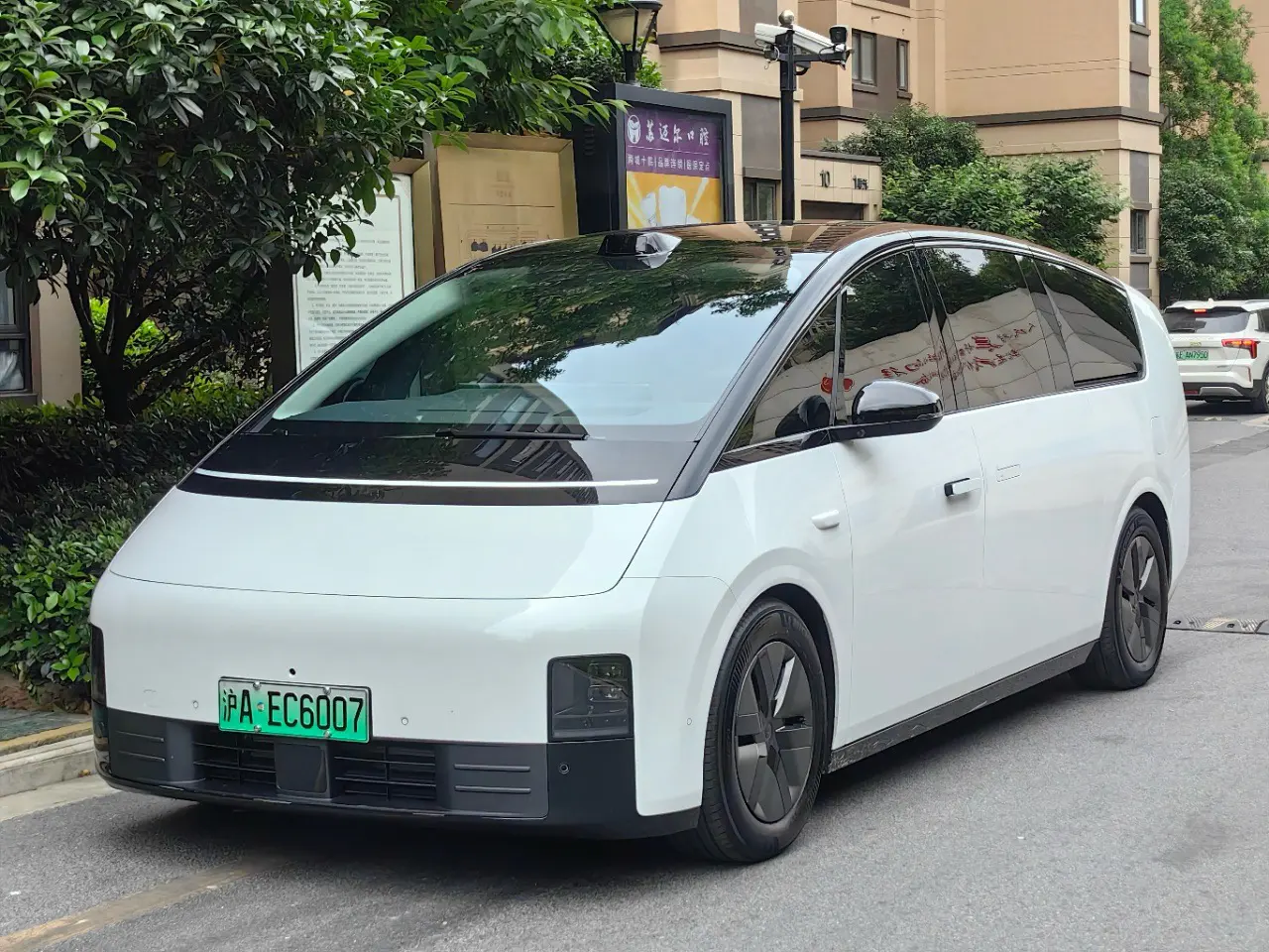 Li MEGA (Ideal MEGA)  из Китая