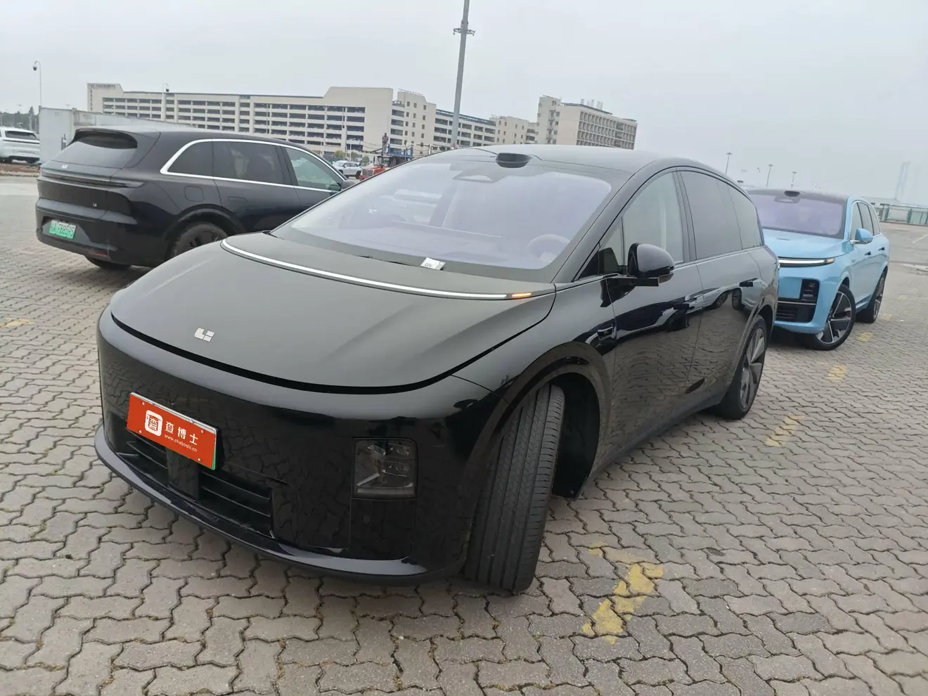 Li Ideal i8  из Китая