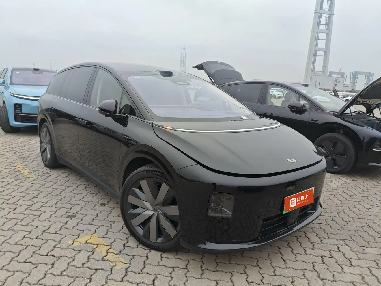 Li Ideal i8  из Китая