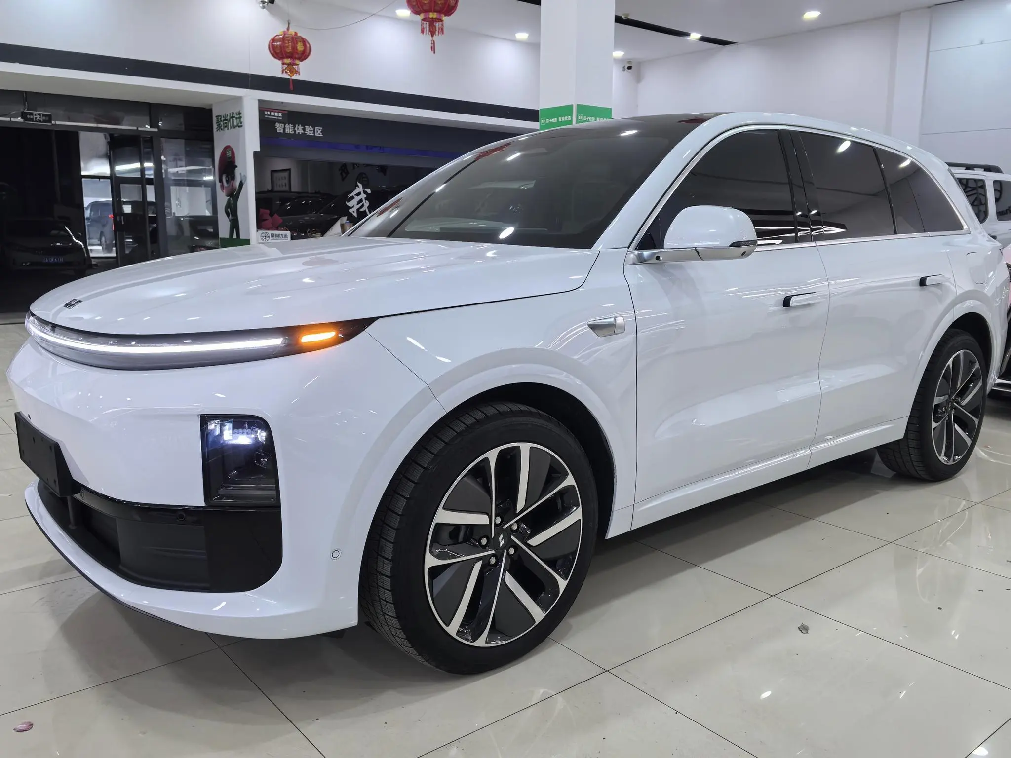 Li L6 (Ideal L6)  из Китая