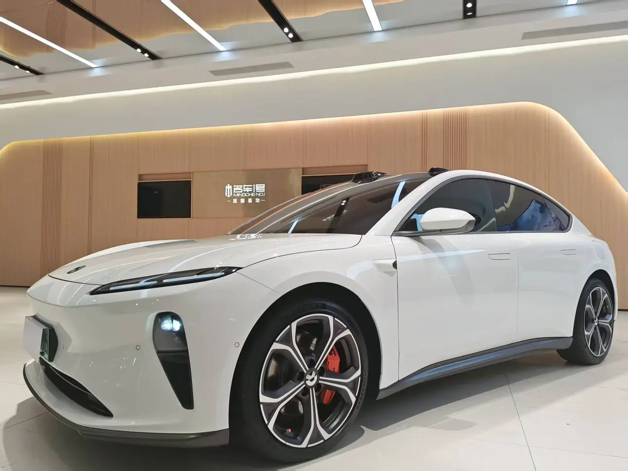 NIO ET5  из Китая