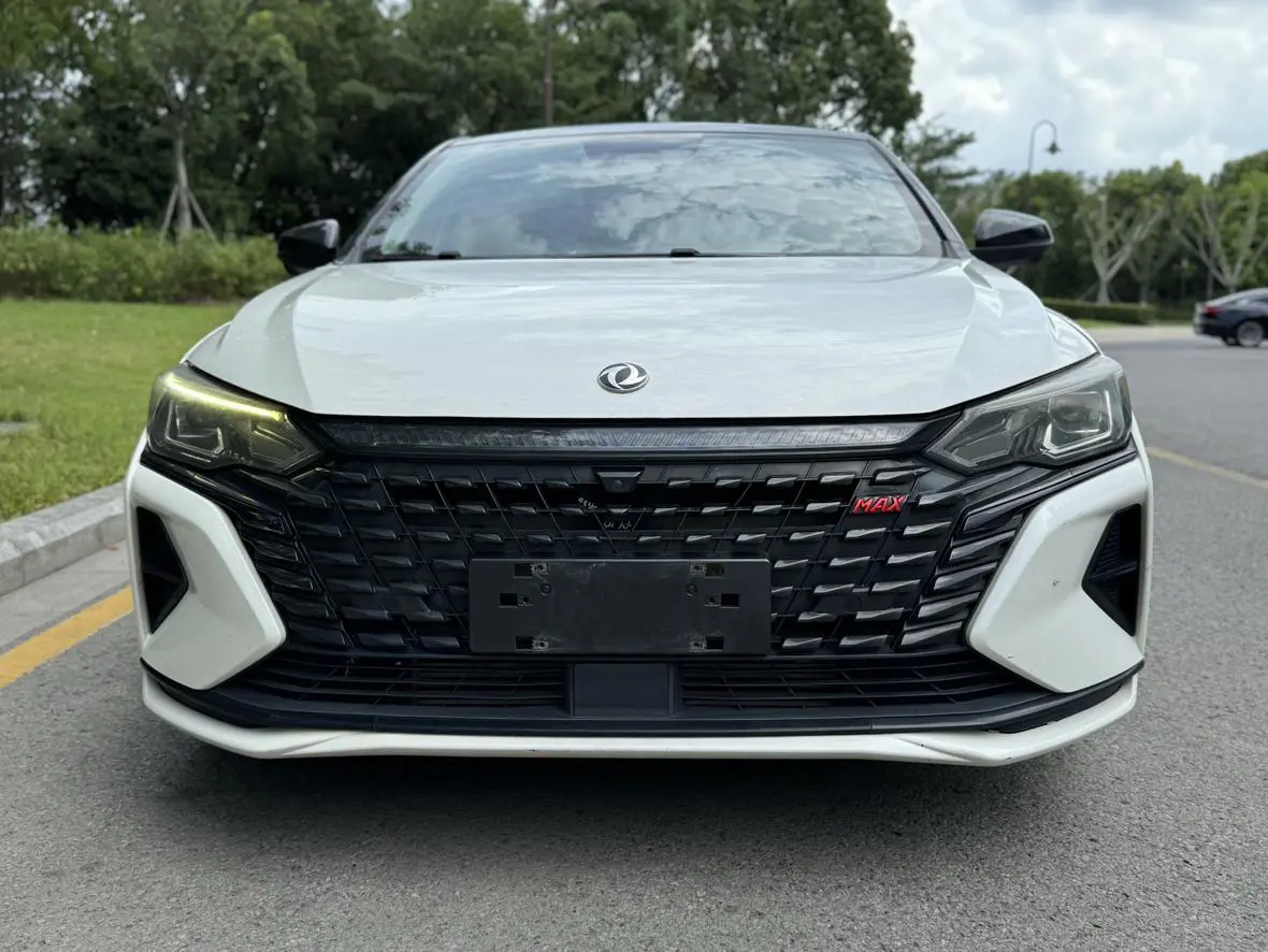 Dongfeng Yixuan MAX  из Китая