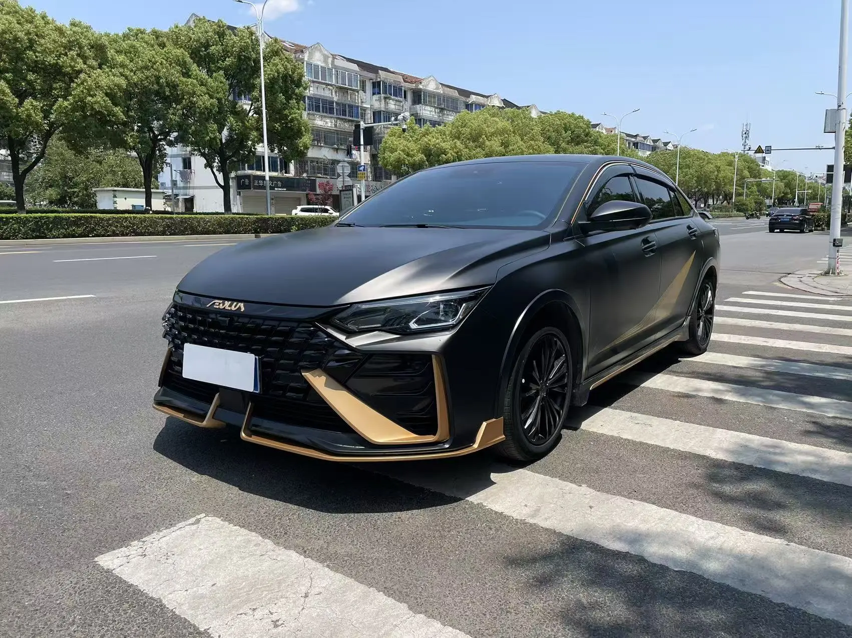 Dongfeng Yixuan MAX  из Китая