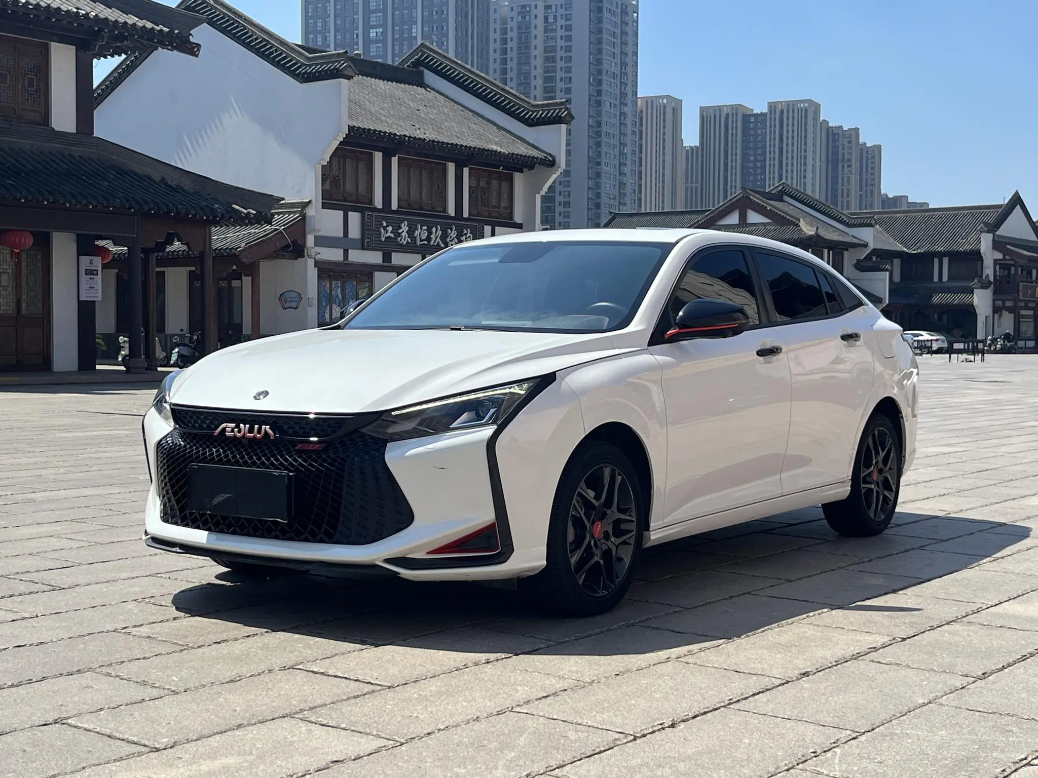 Dongfeng Yixuan MAX  из Китая