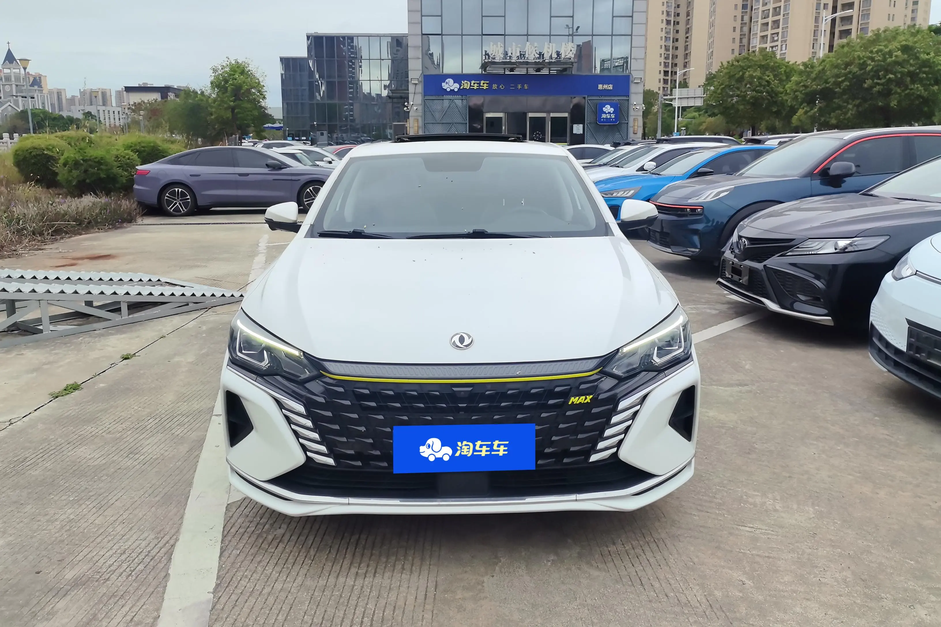 Dongfeng Yixuan MAX  из Китая