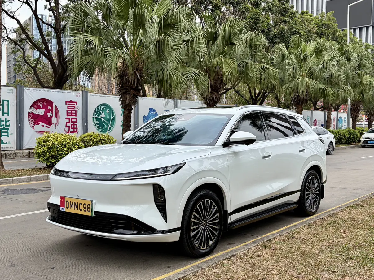 Dongfeng Fengshen L8 PHEV  из Китая