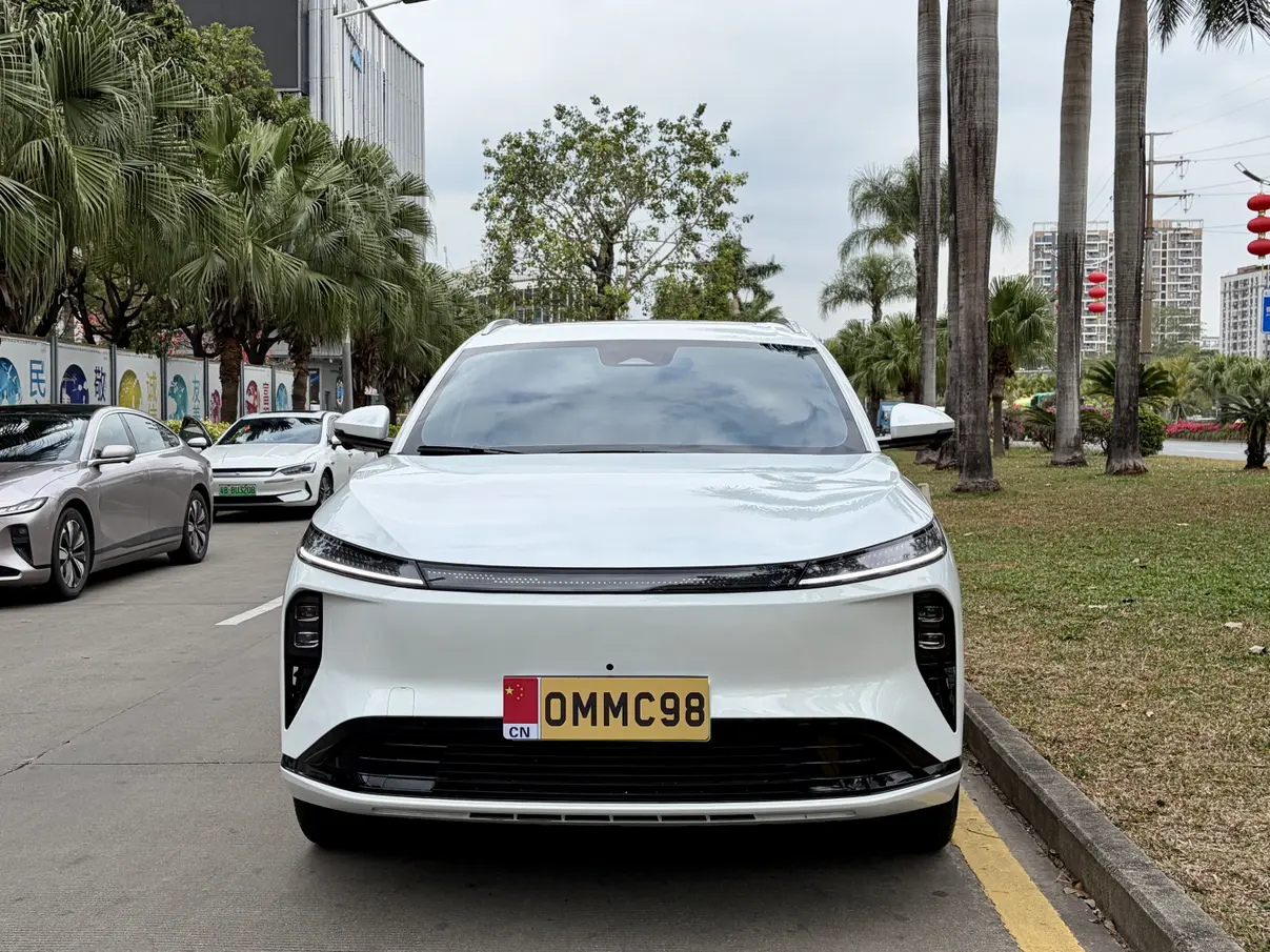 Dongfeng Fengshen L8 PHEV  из Китая