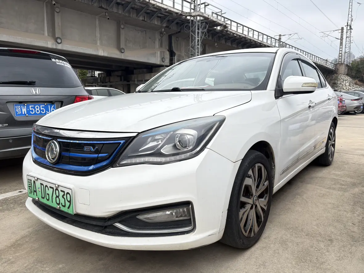 Dongfeng Fengshen E70  из Китая