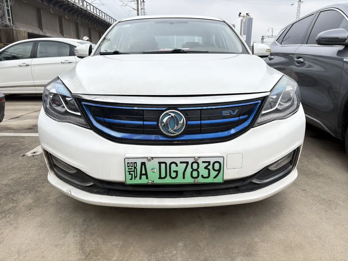 Dongfeng Fengshen E70  из Китая