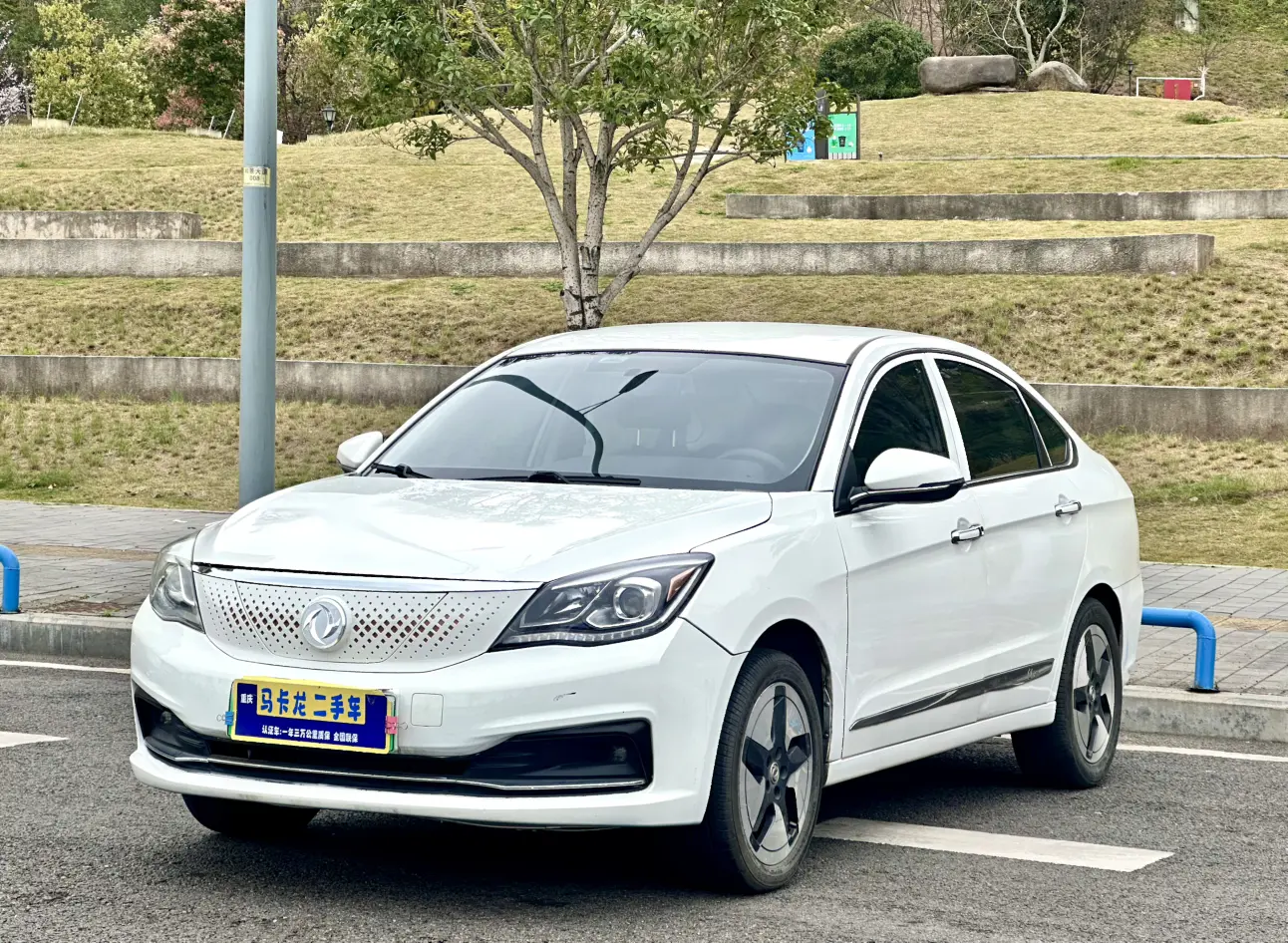 Dongfeng Fengshen E70  из Китая