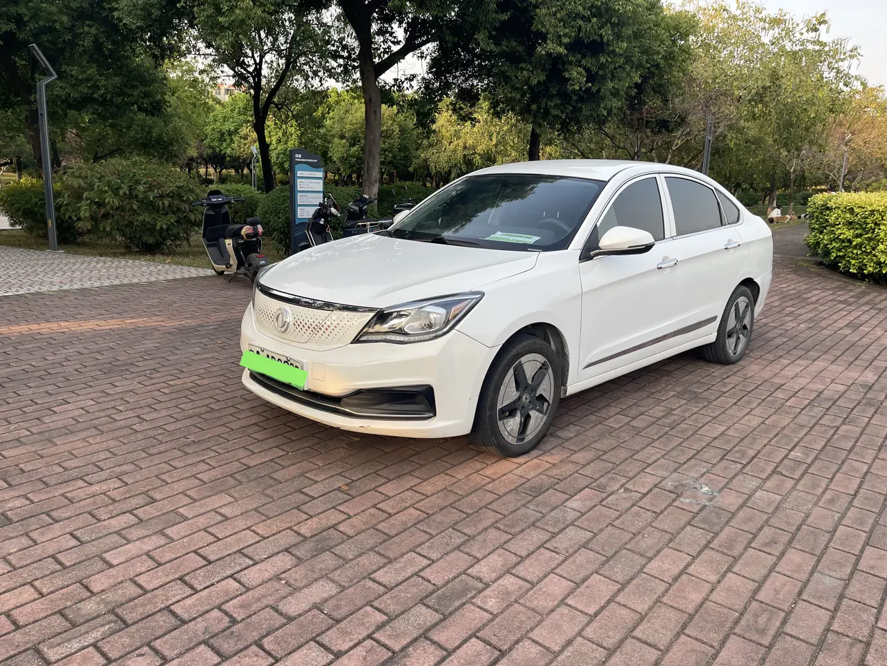 Dongfeng Fengshen E70  из Китая