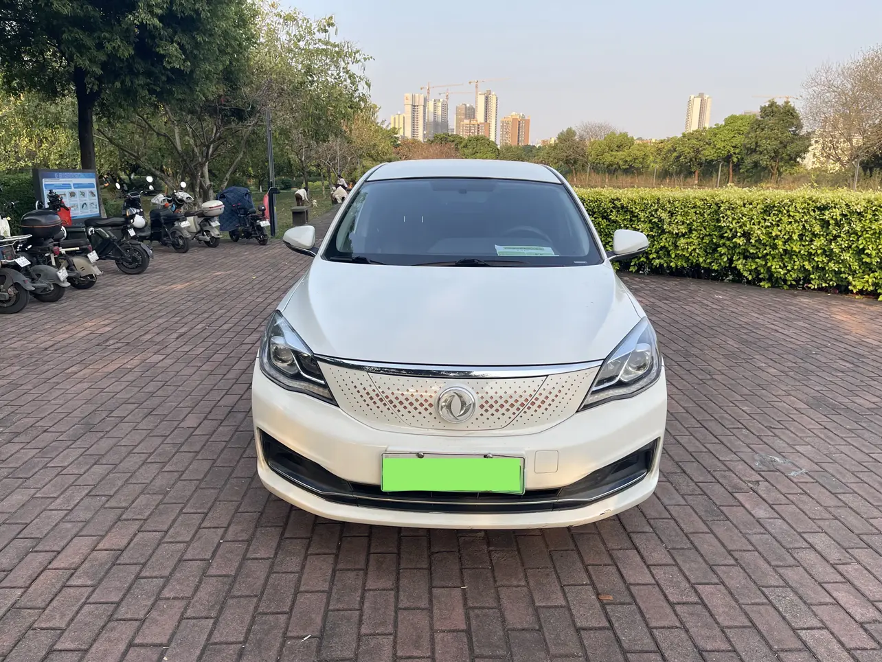 Dongfeng Fengshen E70  из Китая