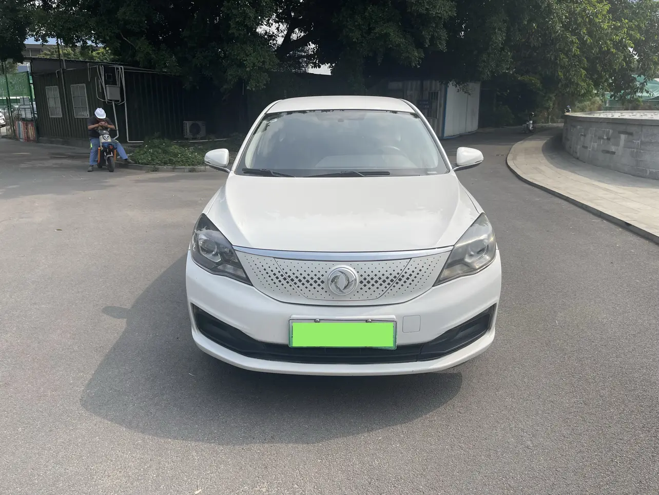 Dongfeng Fengshen E70  из Китая