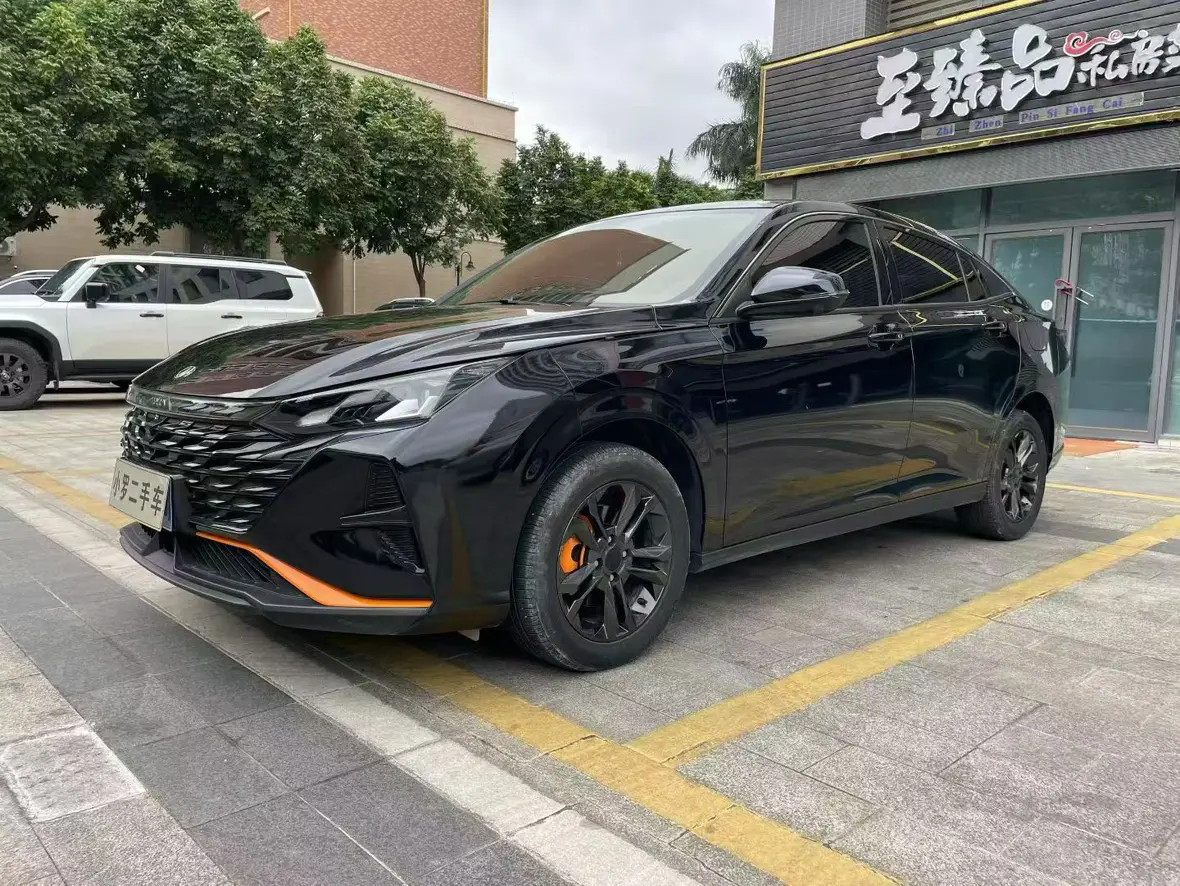 Dongfeng Yixuan  из Китая