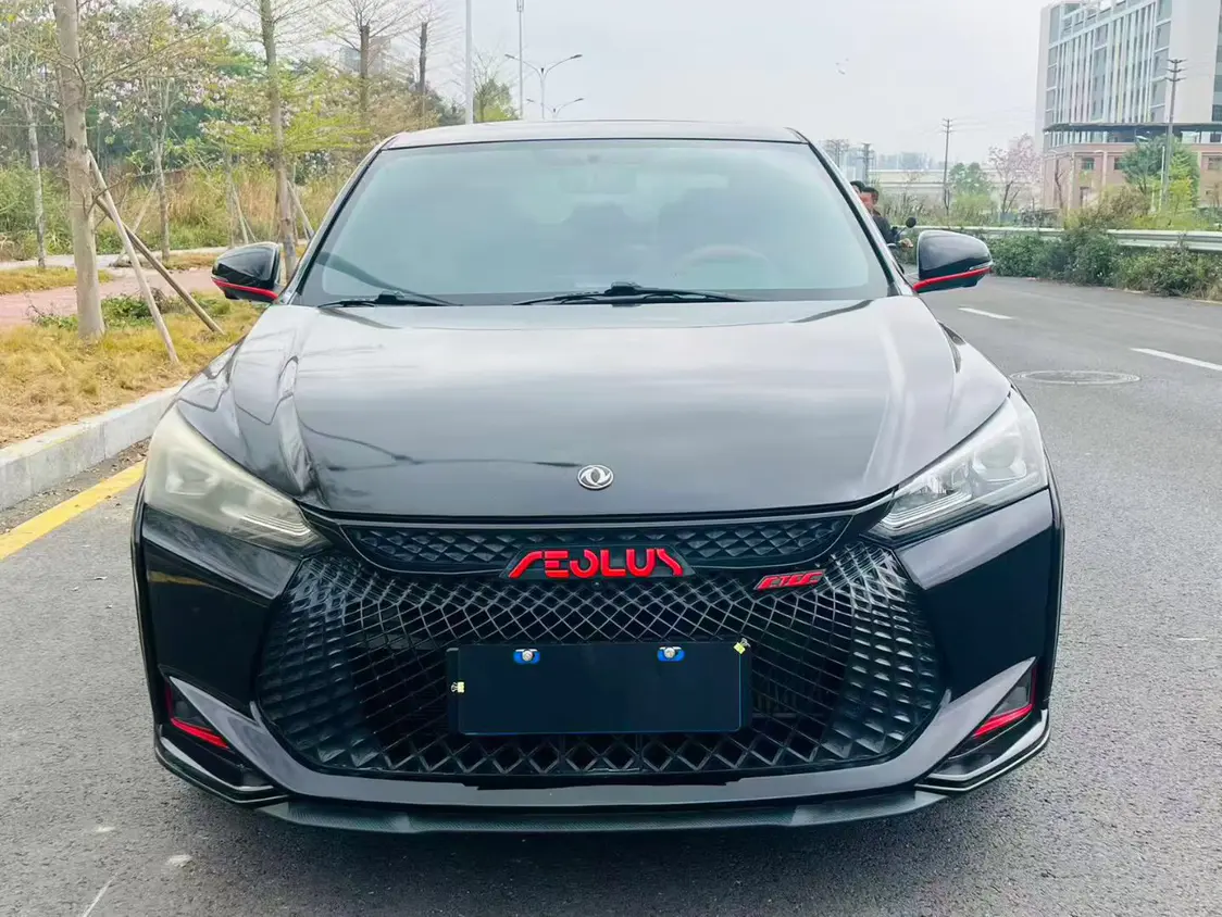 Dongfeng Yixuan  из Китая