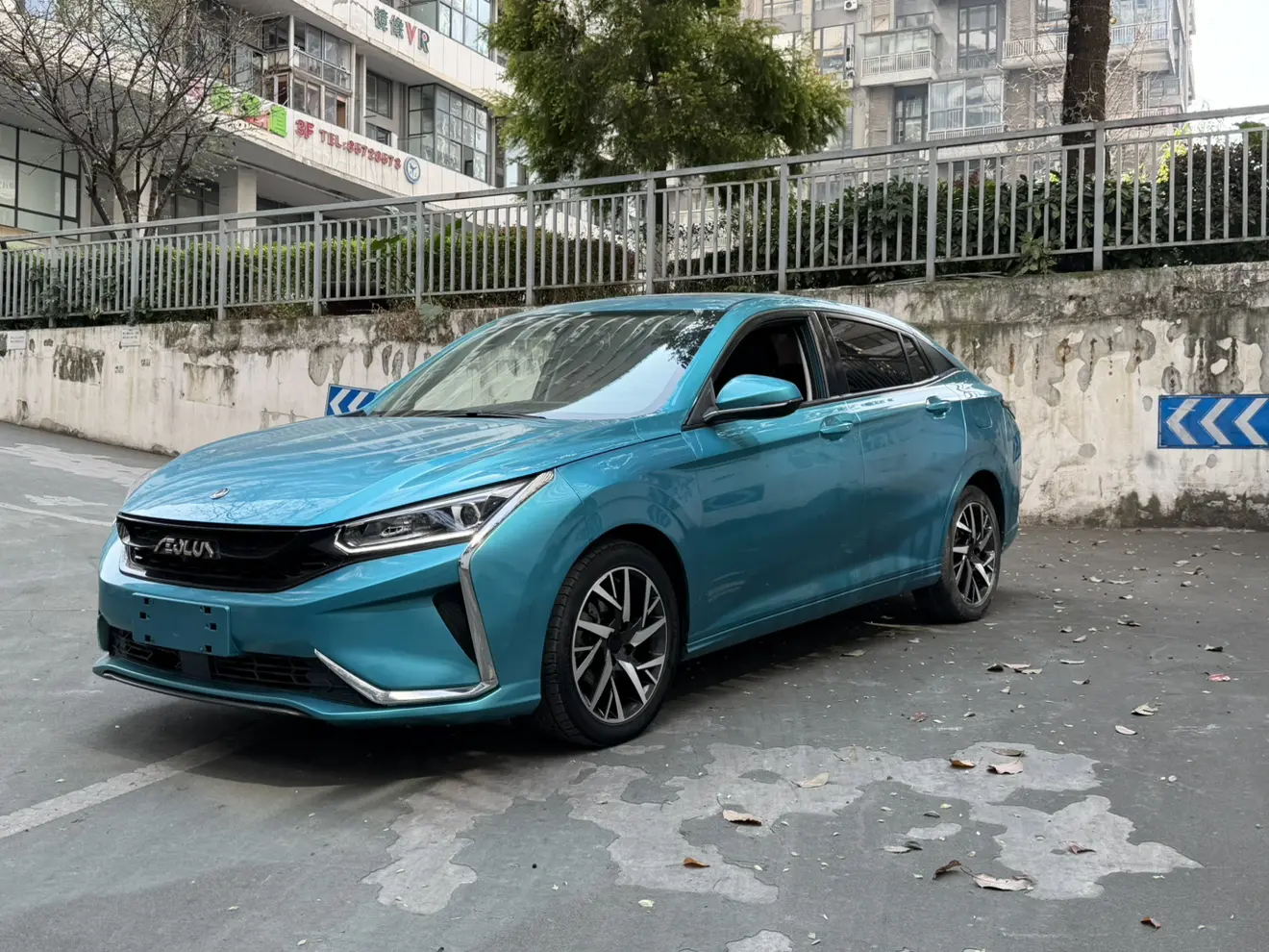 Dongfeng Yixuan  из Китая