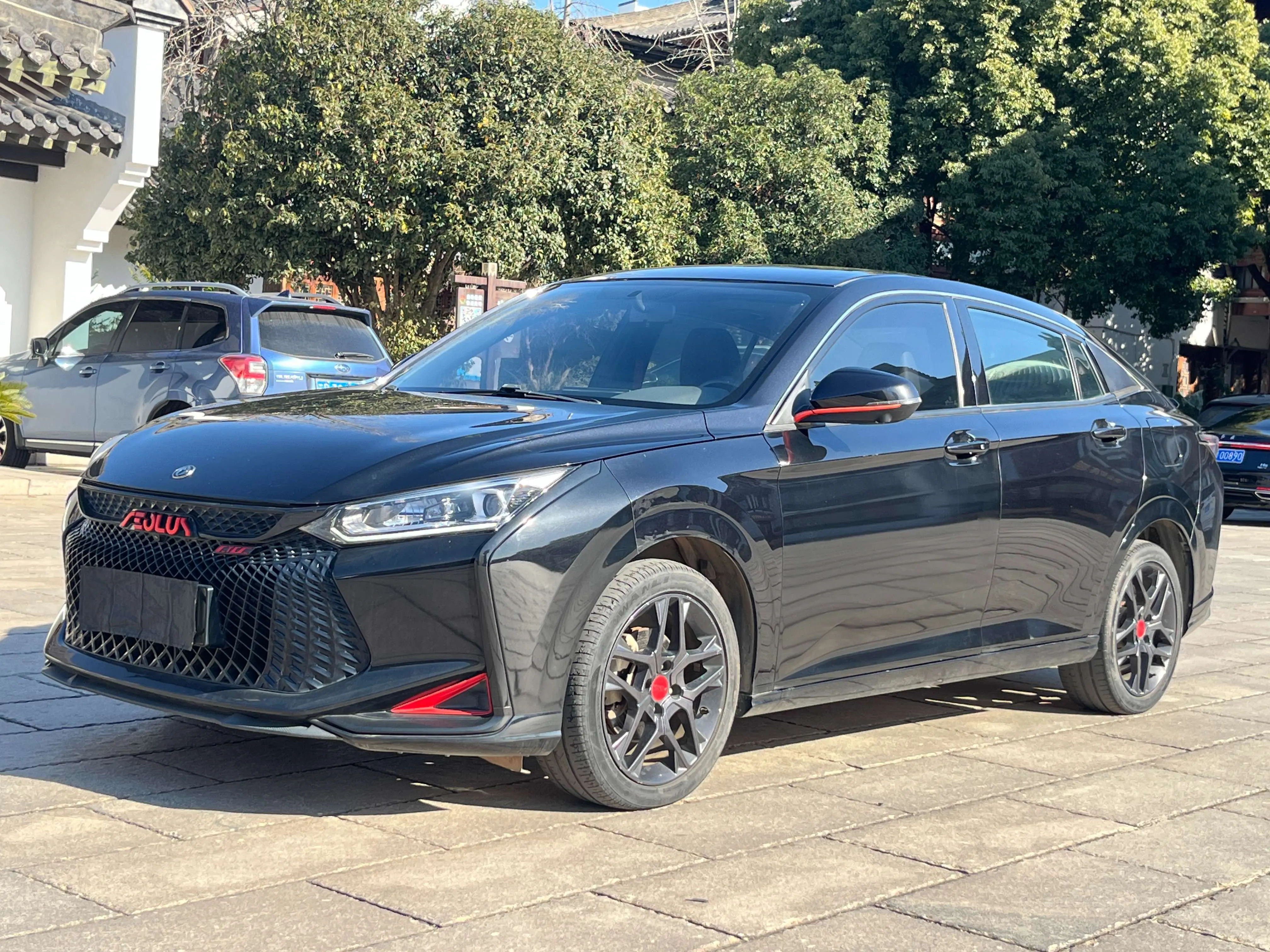 Dongfeng Yixuan  из Китая