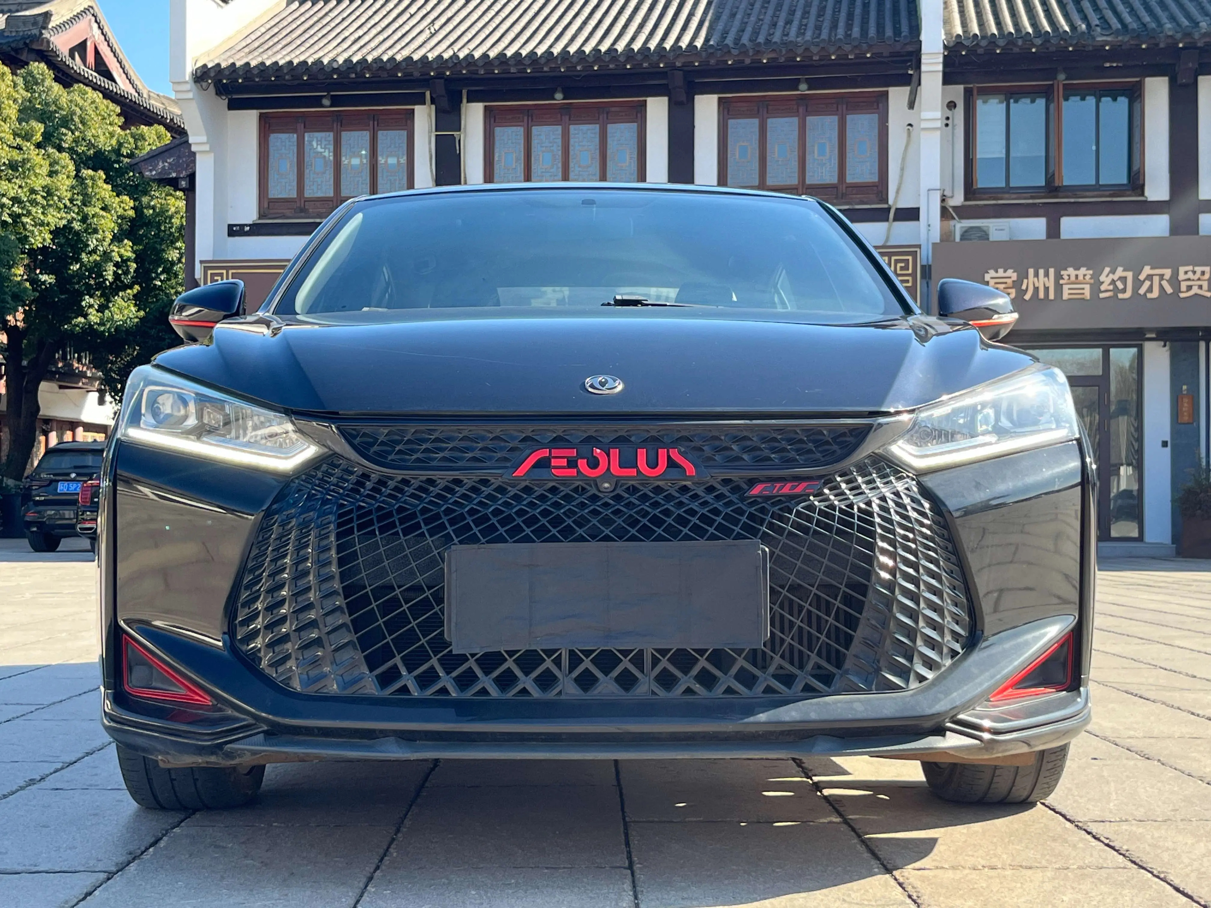 Dongfeng Yixuan  из Китая