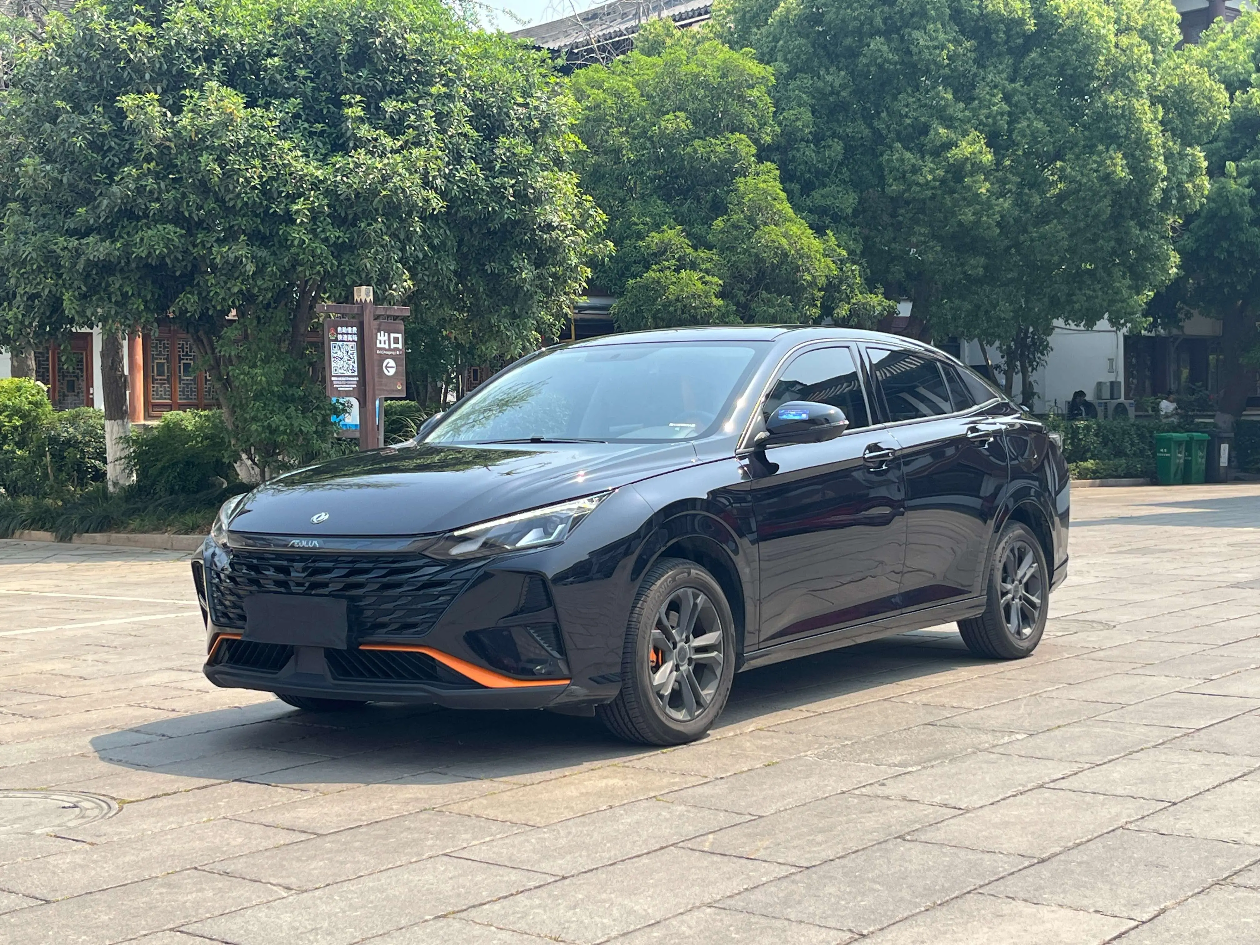 Dongfeng Yixuan  из Китая