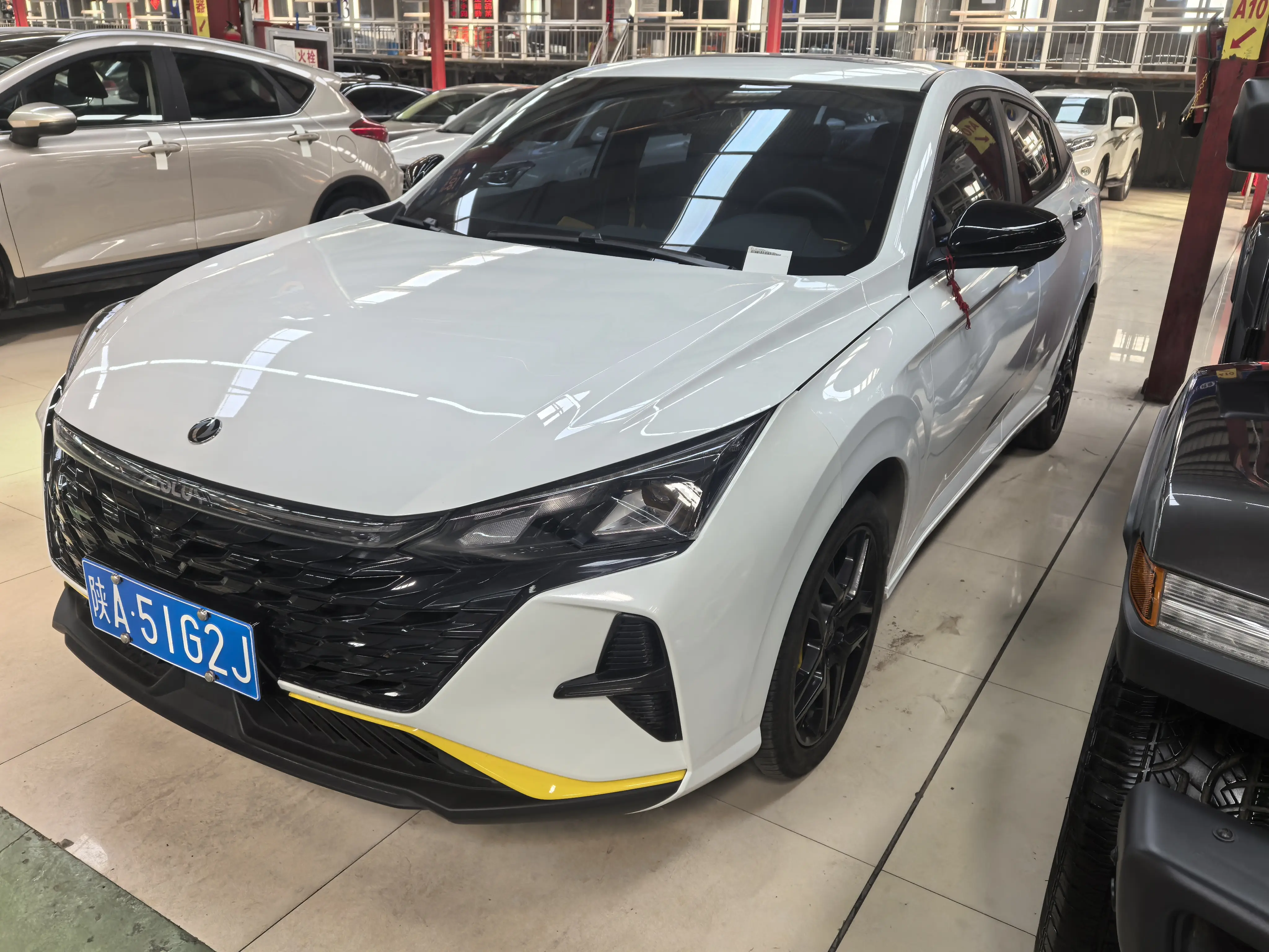 Dongfeng Yixuan  из Китая