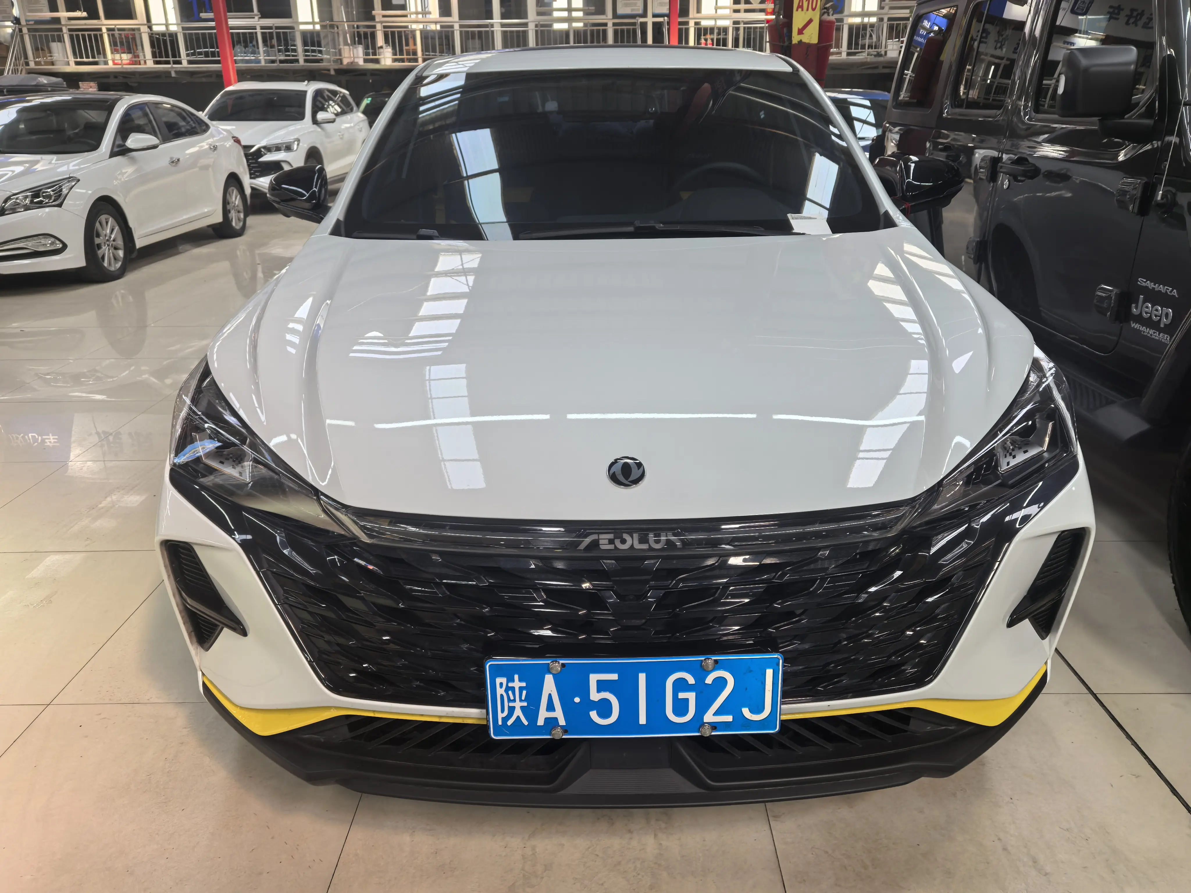 Dongfeng Yixuan  из Китая