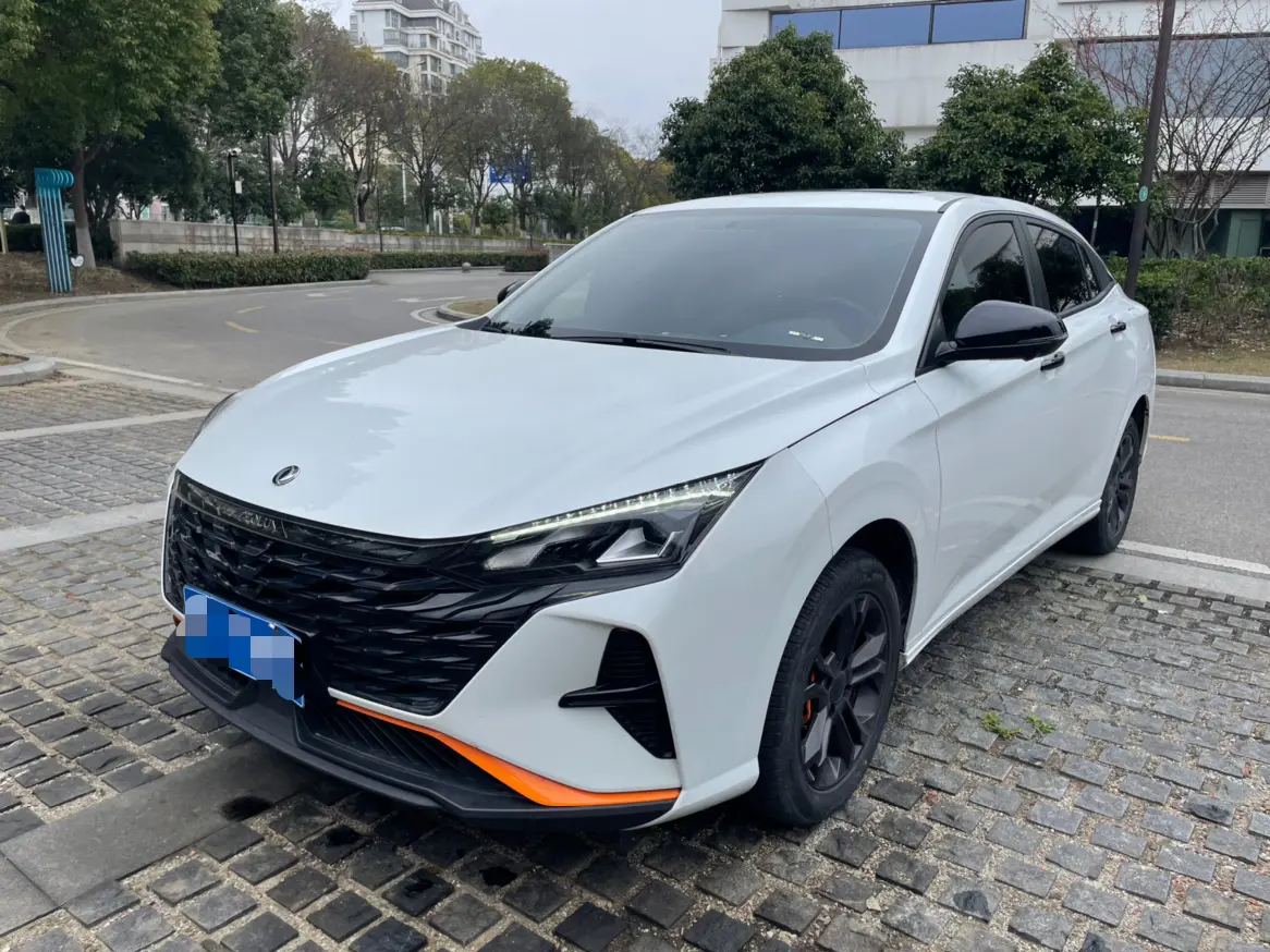 Dongfeng Yixuan  из Китая