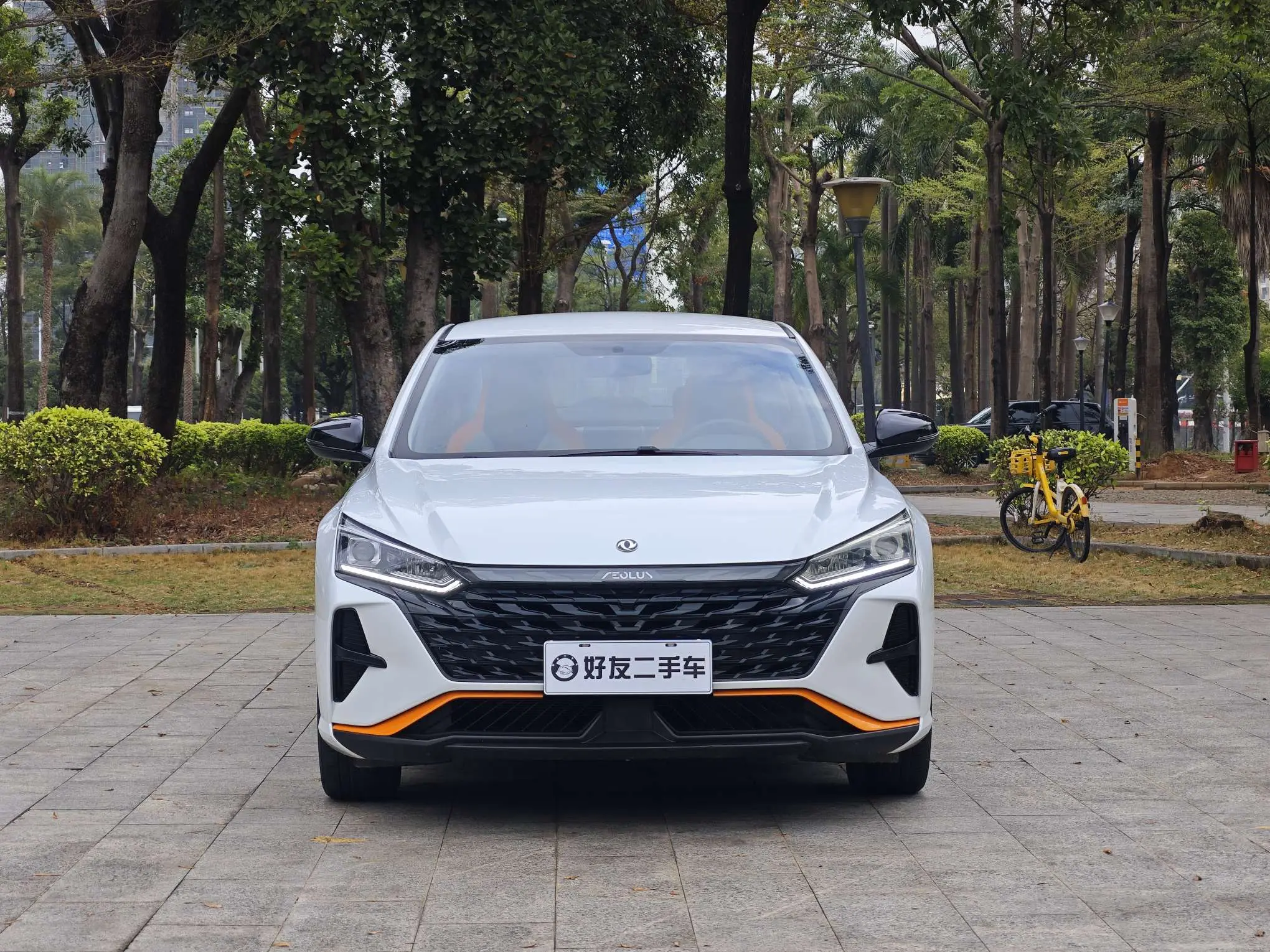 Dongfeng Yixuan  из Китая