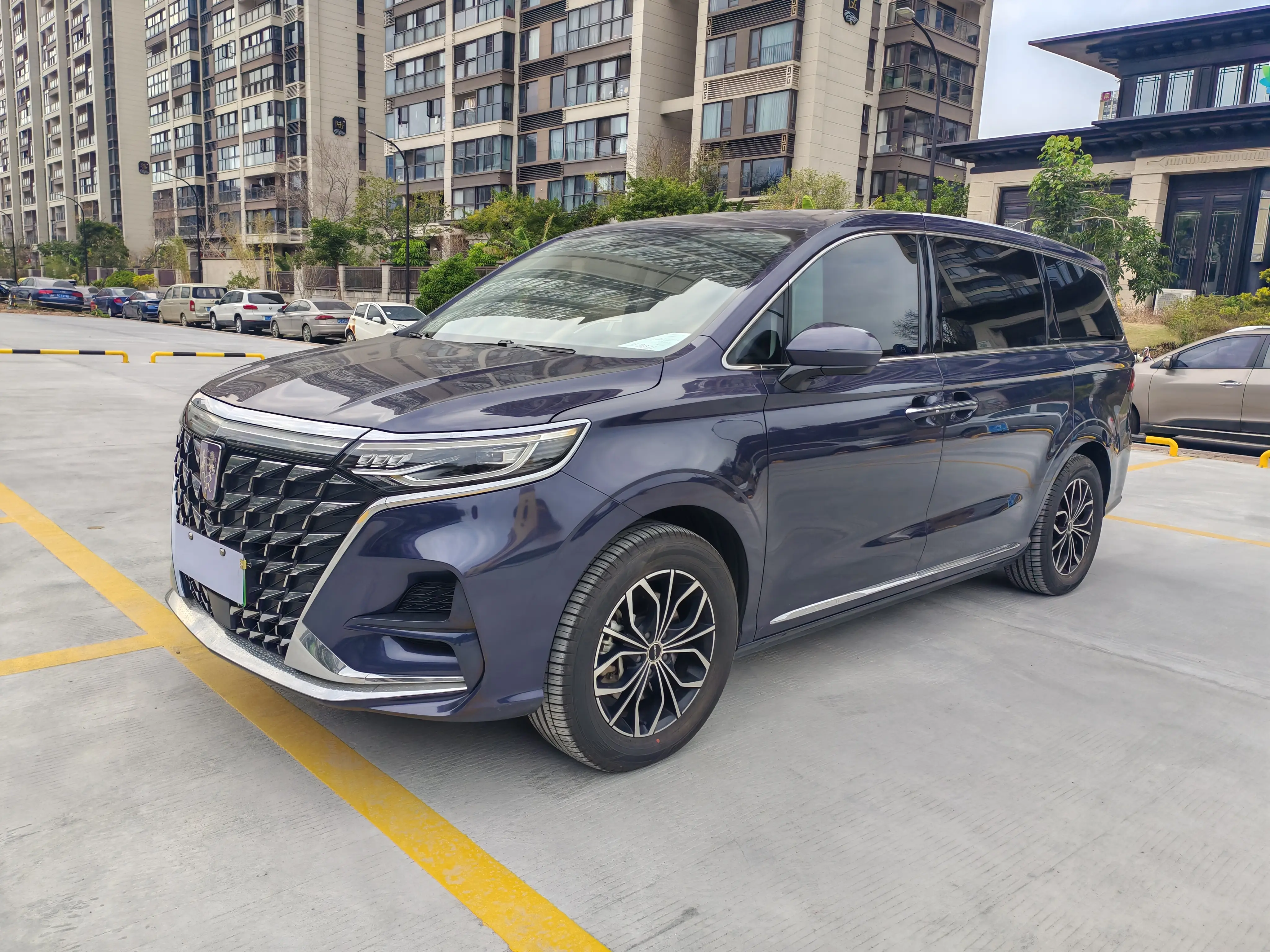 Roewe iMAX8 EV  из Китая