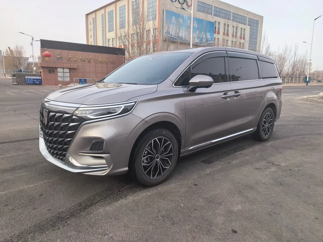 Roewe iMAX8 DMH  из Китая