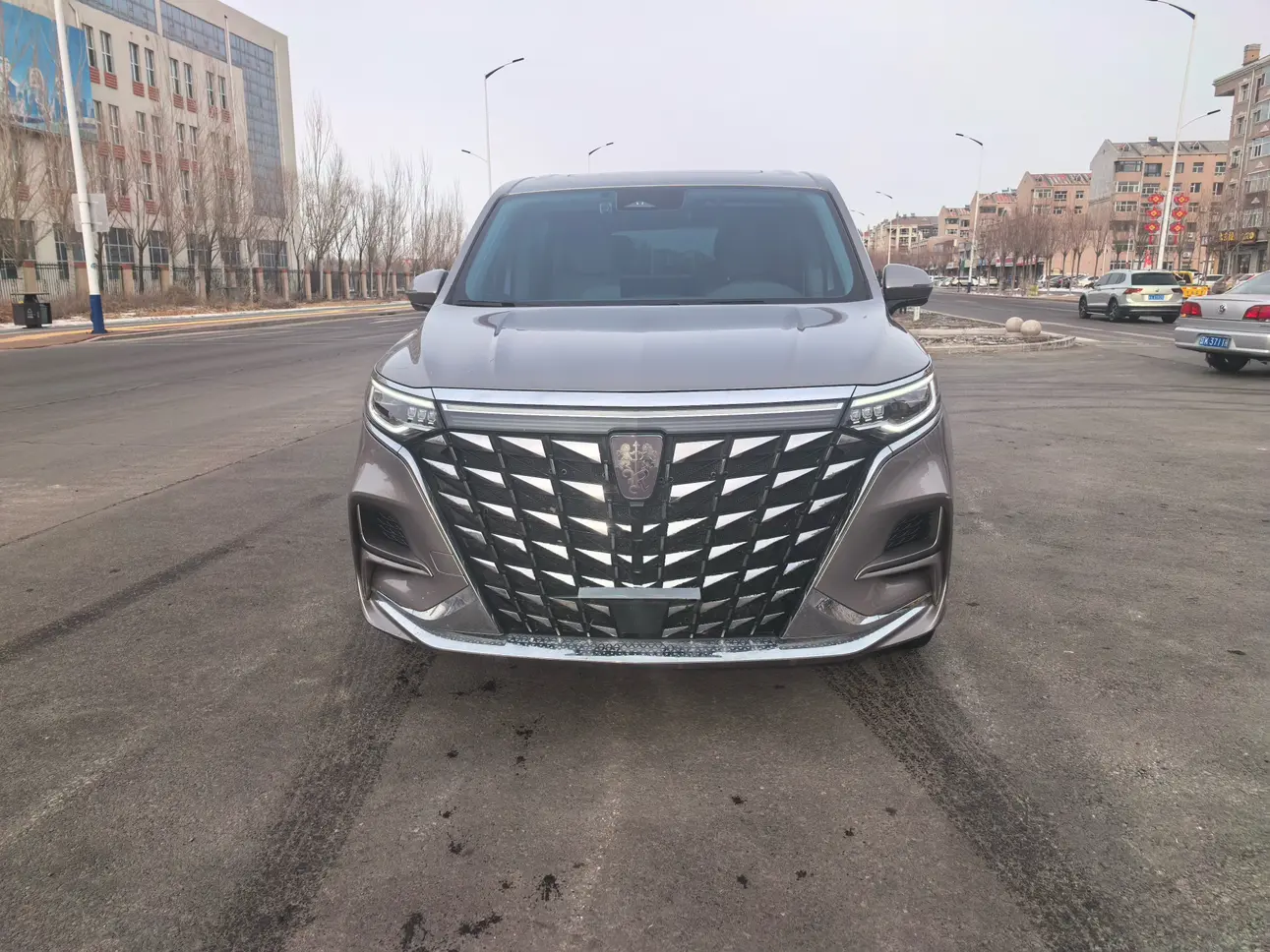 Roewe iMAX8 DMH  из Китая
