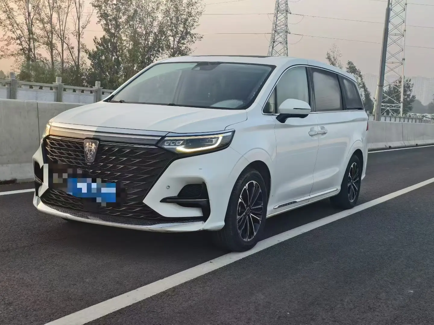 Roewe iMAX8  из Китая