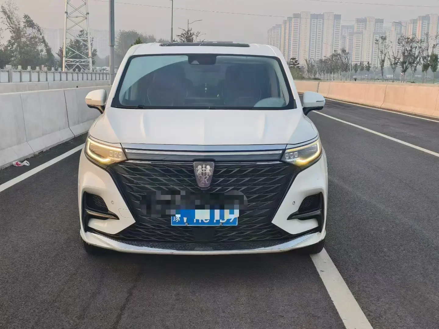 Roewe iMAX8  из Китая