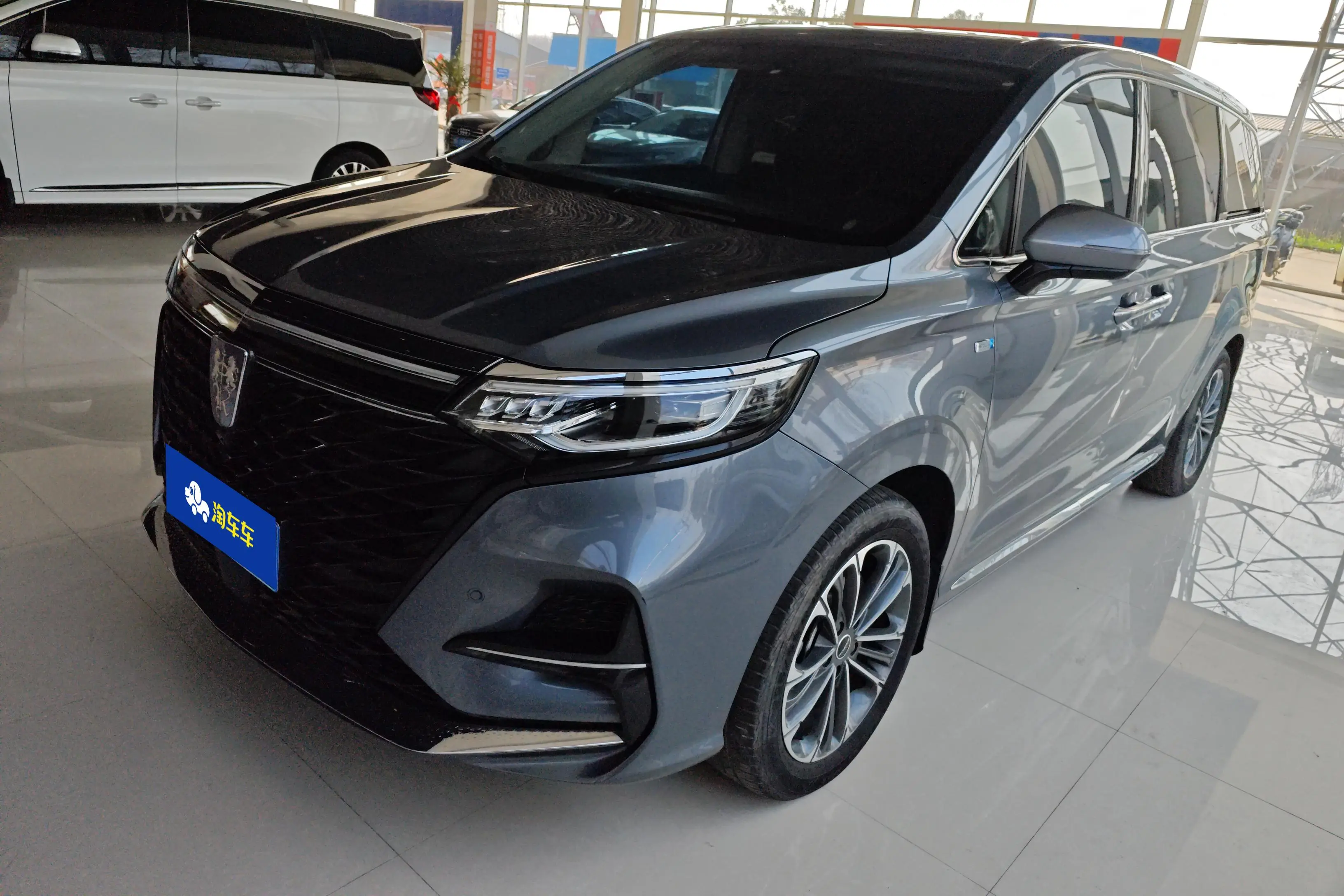 Roewe iMAX8  из Китая