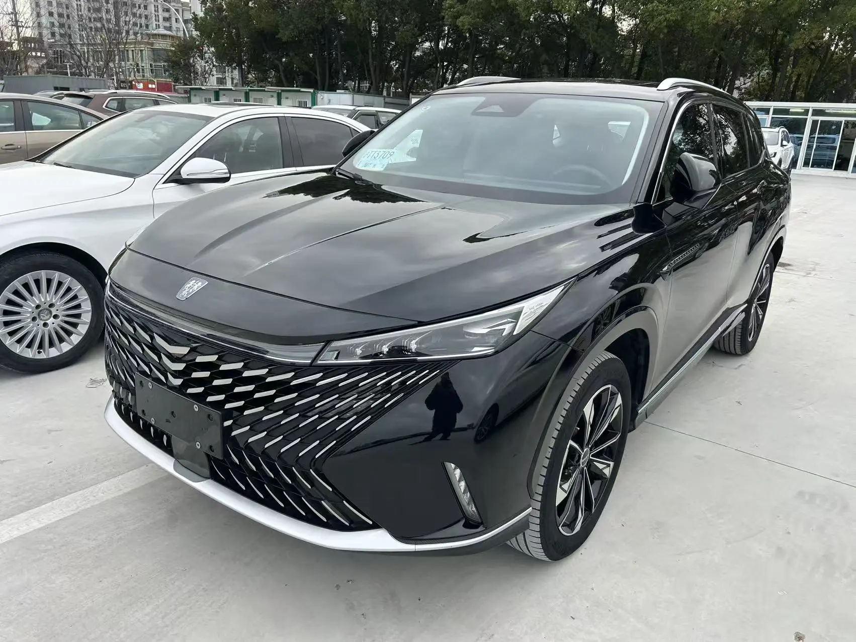 Roewe eRX5  из Китая