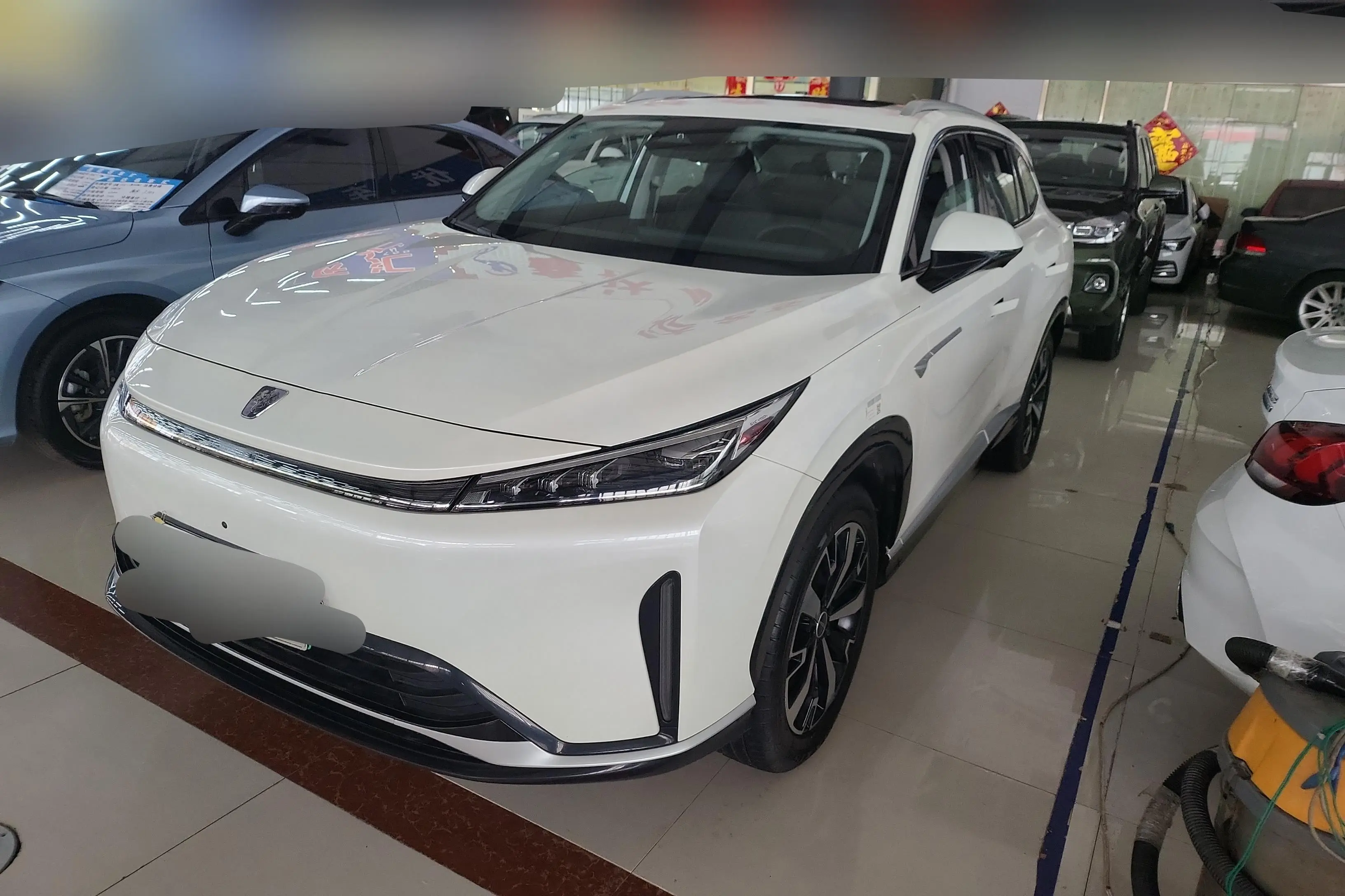 Roewe D5X DMH  из Китая