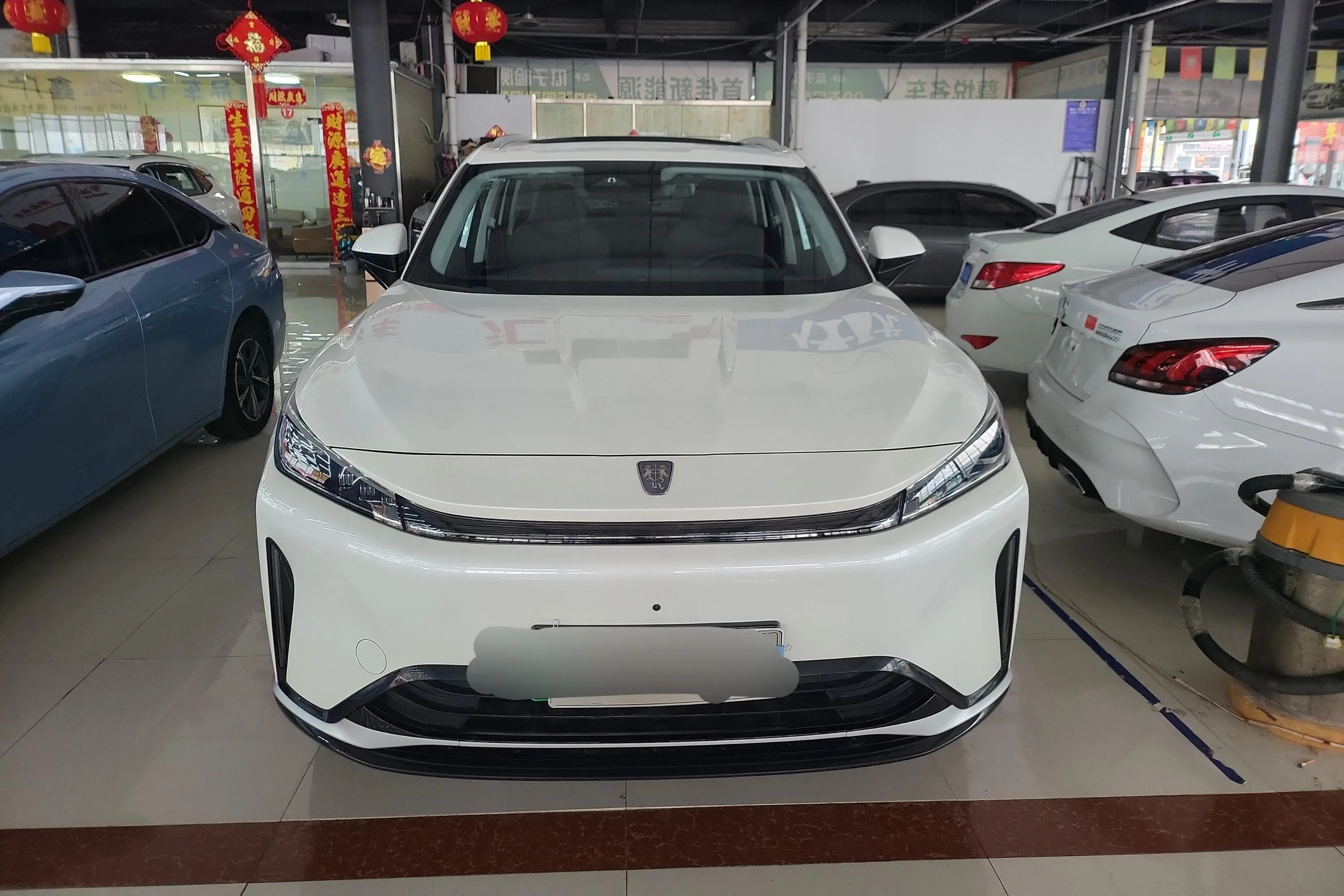 Roewe D5X DMH  из Китая