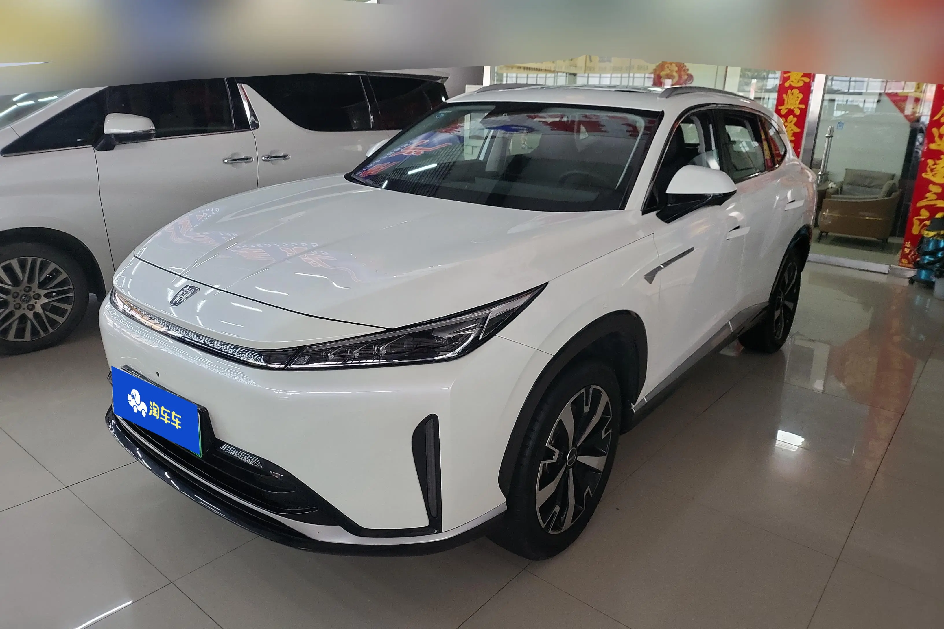 Roewe D5X DMH  из Китая