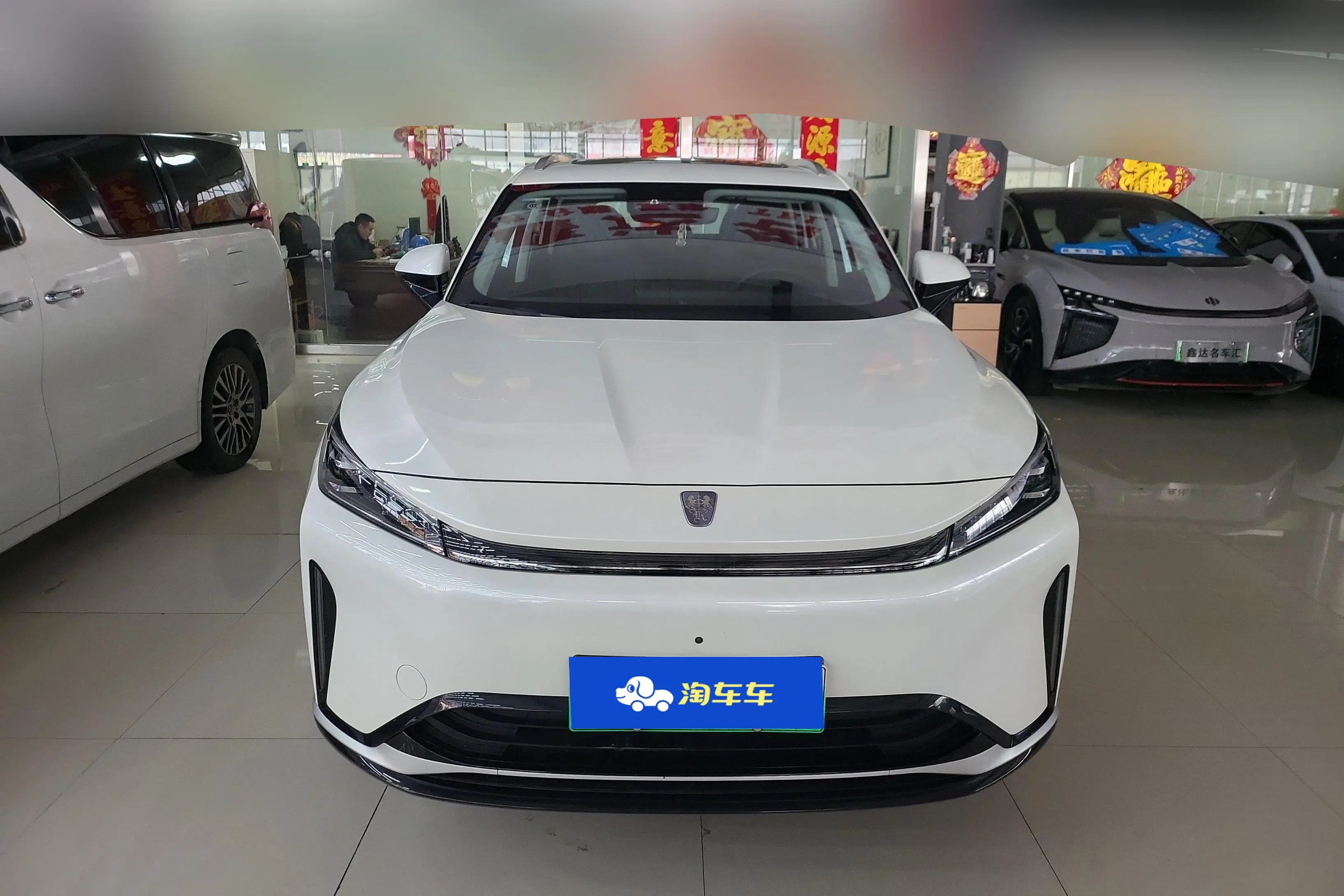 Roewe D5X DMH  из Китая