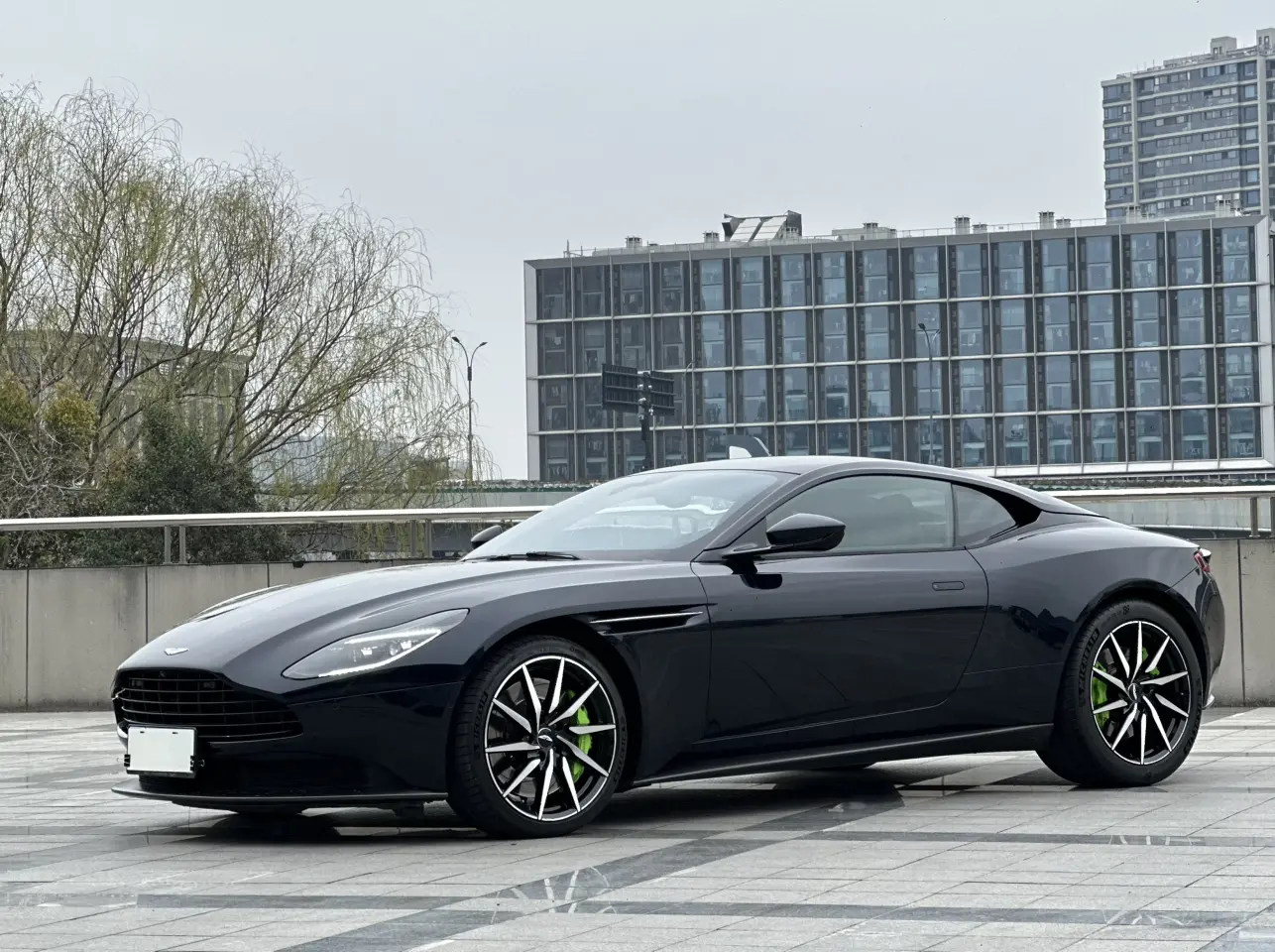 Aston Martin DB11