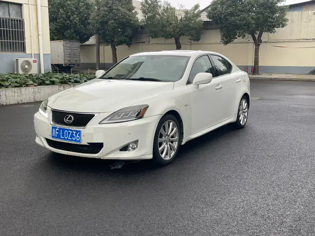 Lexus IS