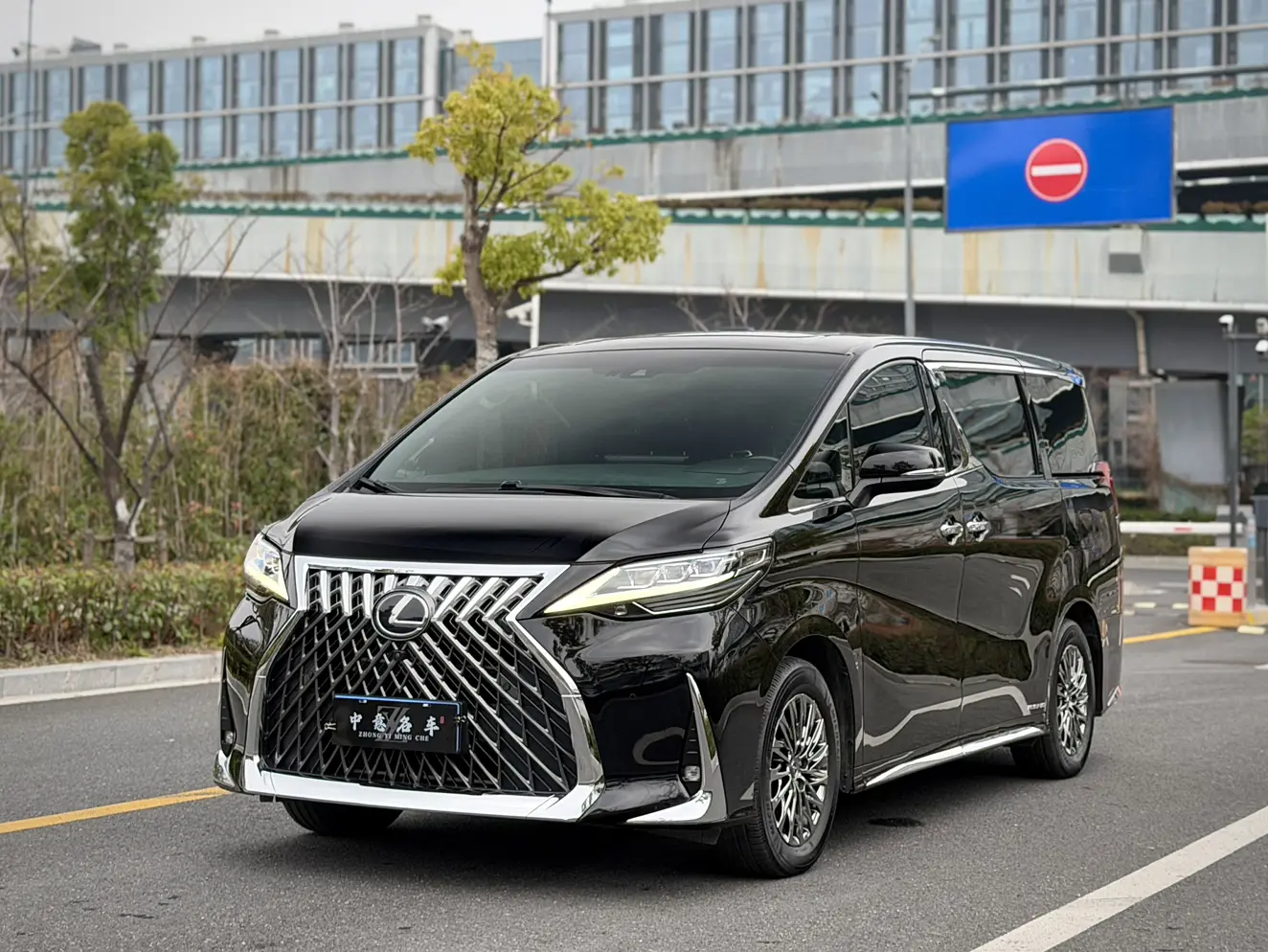 Lexus LM