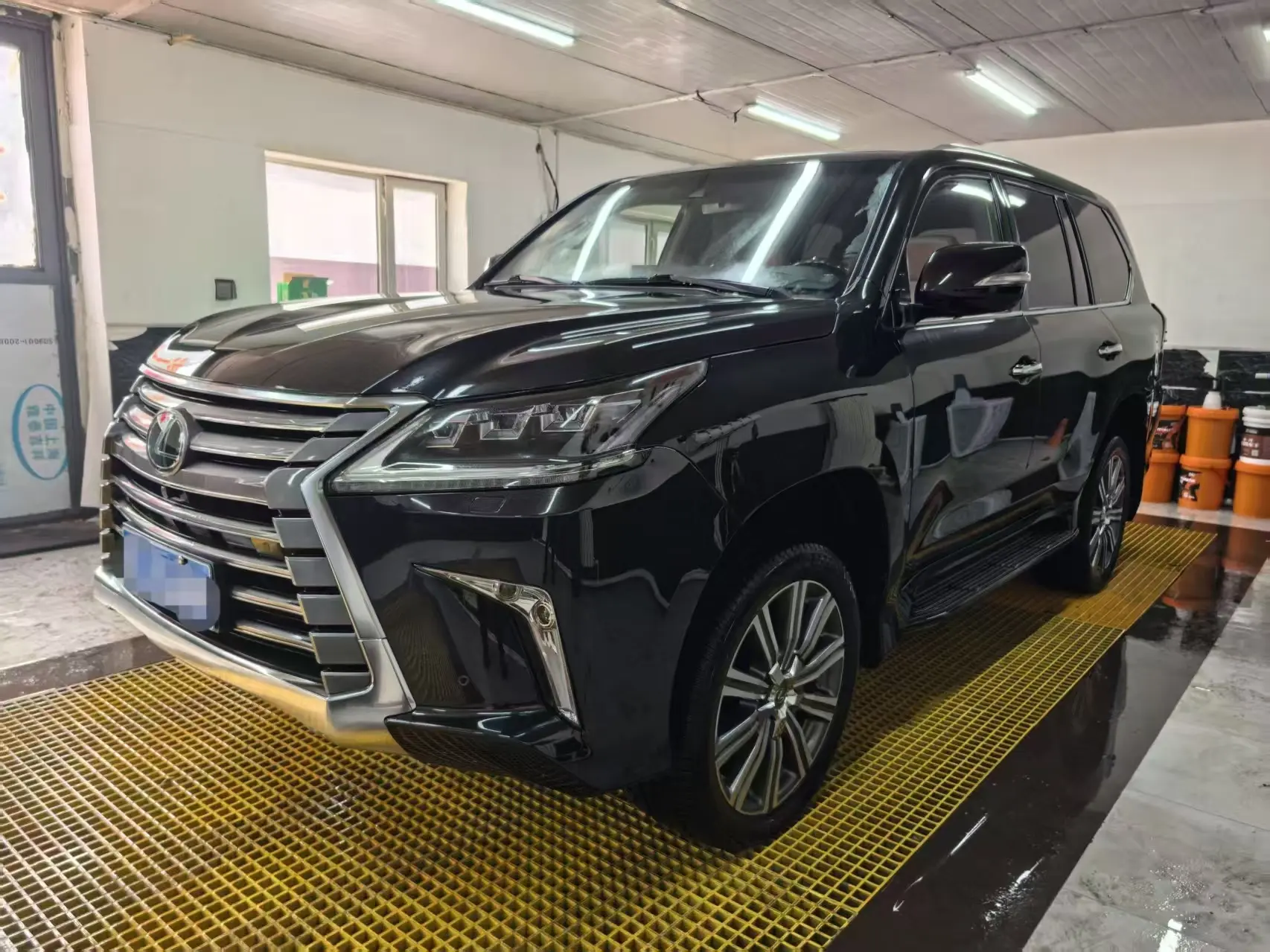 Lexus LX