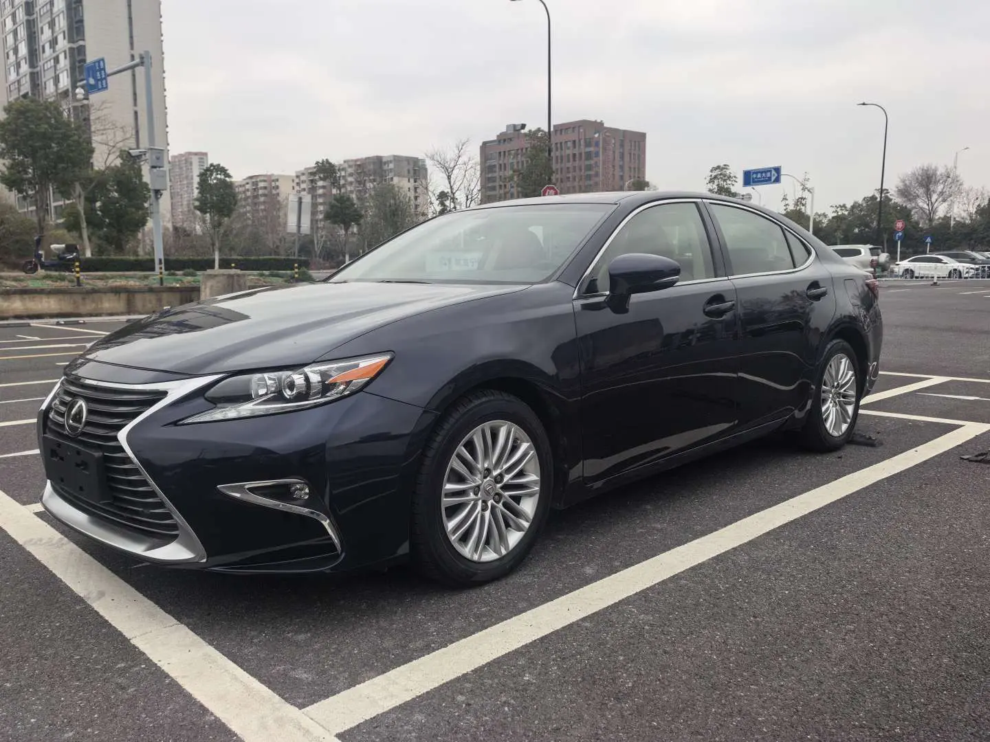 Lexus ES