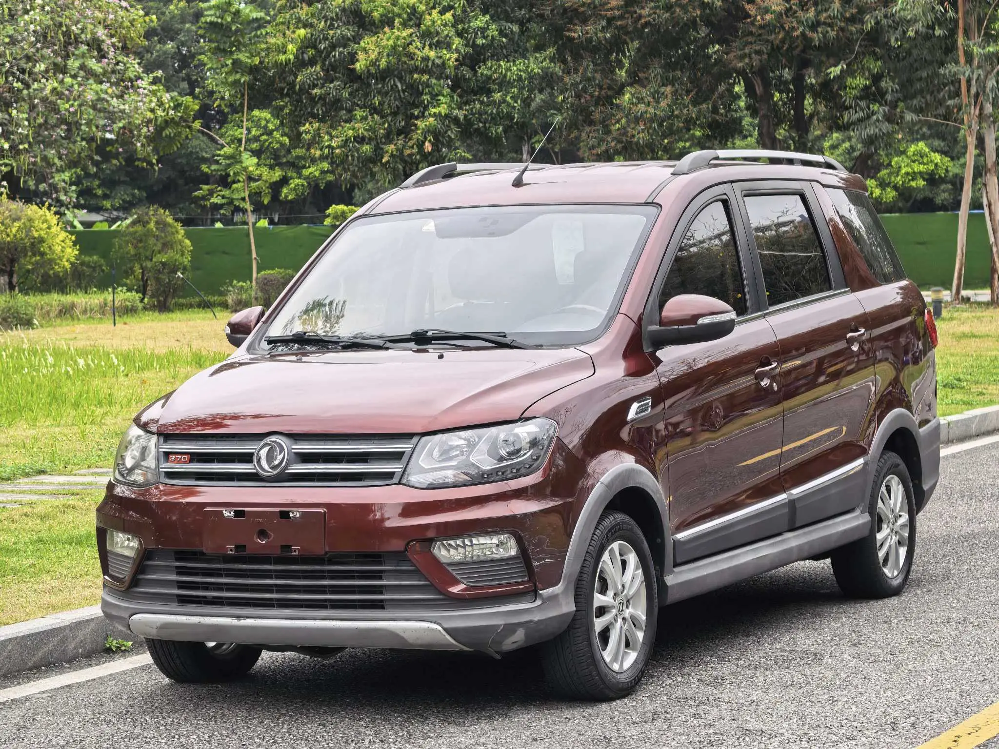 Dongfeng Fengon 370  из Китая