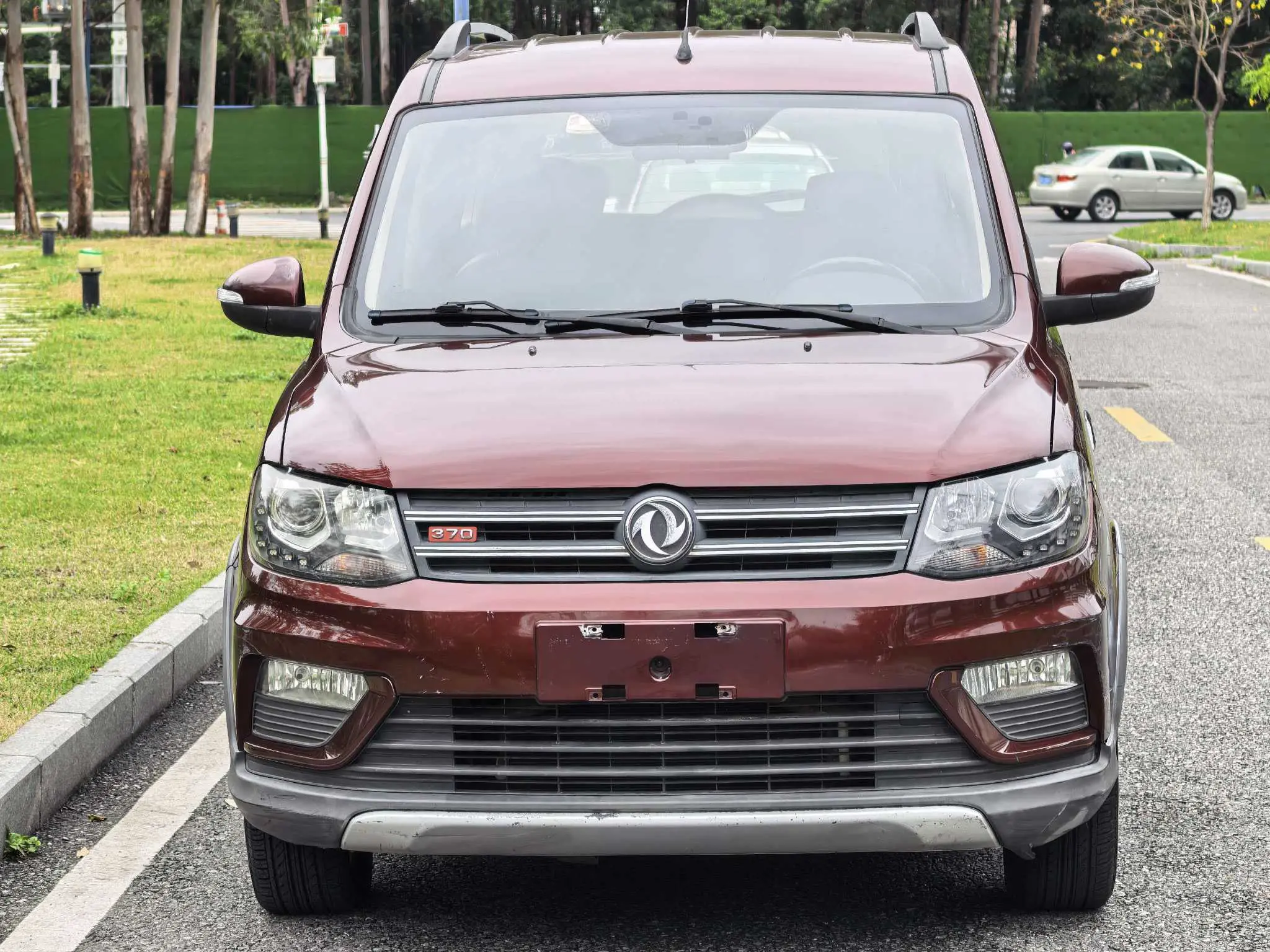 Dongfeng Fengon 370  из Китая