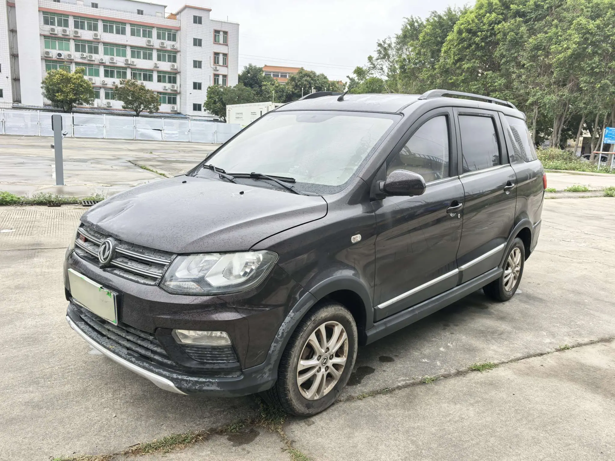 Dongfeng Fengon 370  из Китая