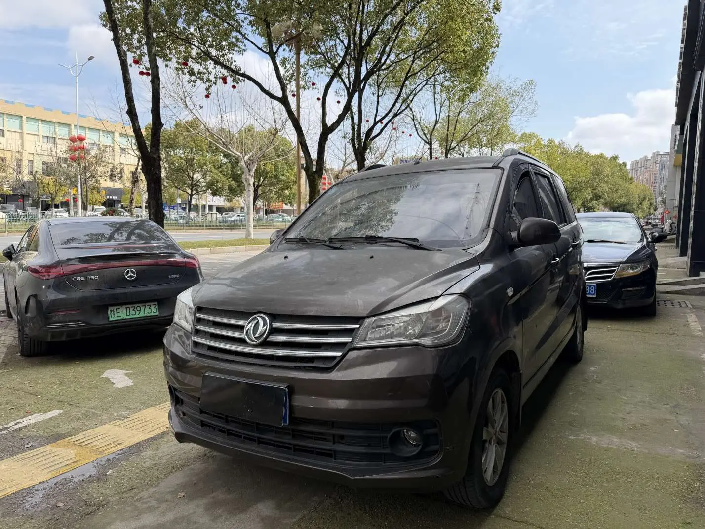Dongfeng Fengon 330  из Китая