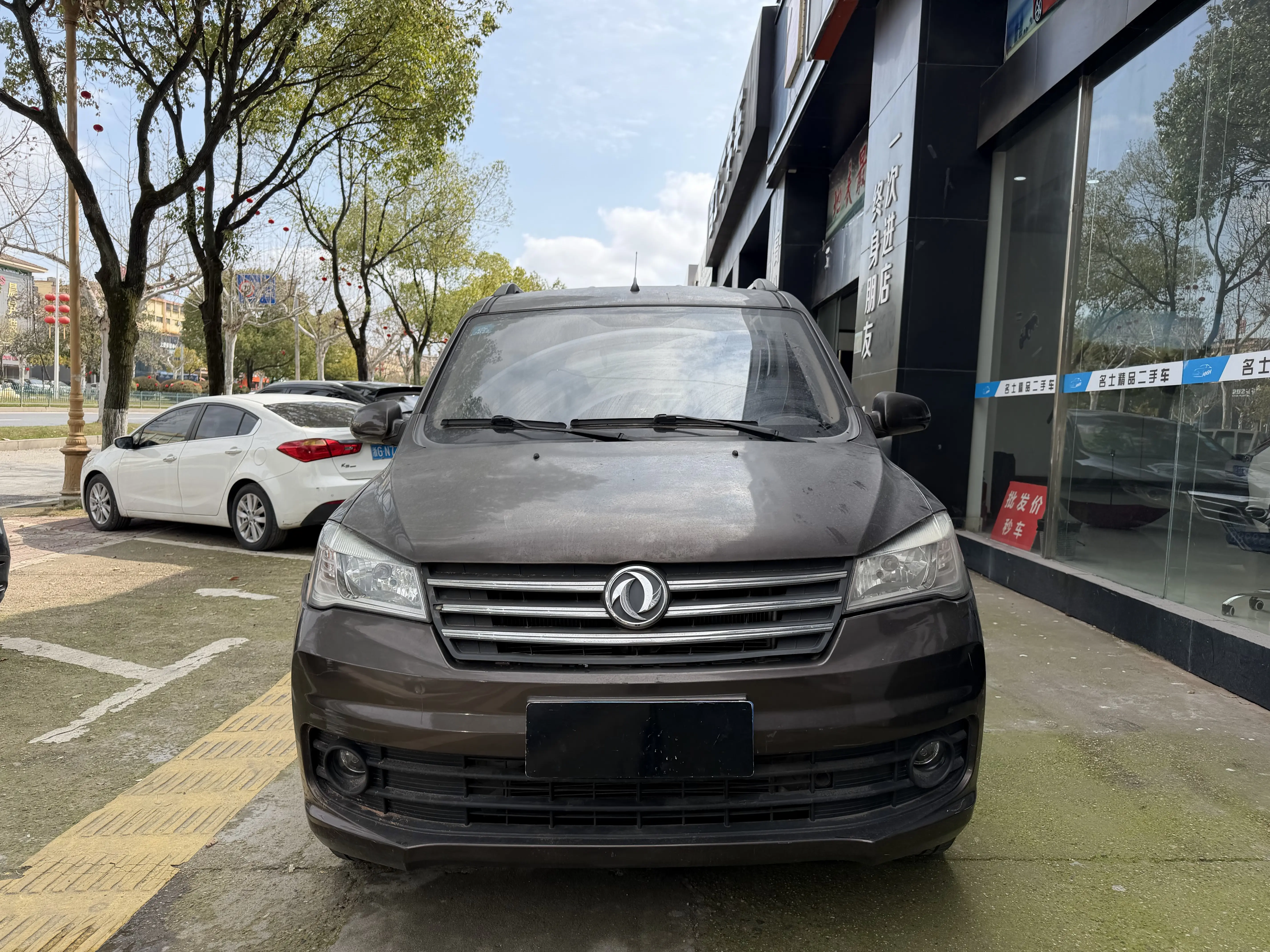 Dongfeng Fengon 330  из Китая