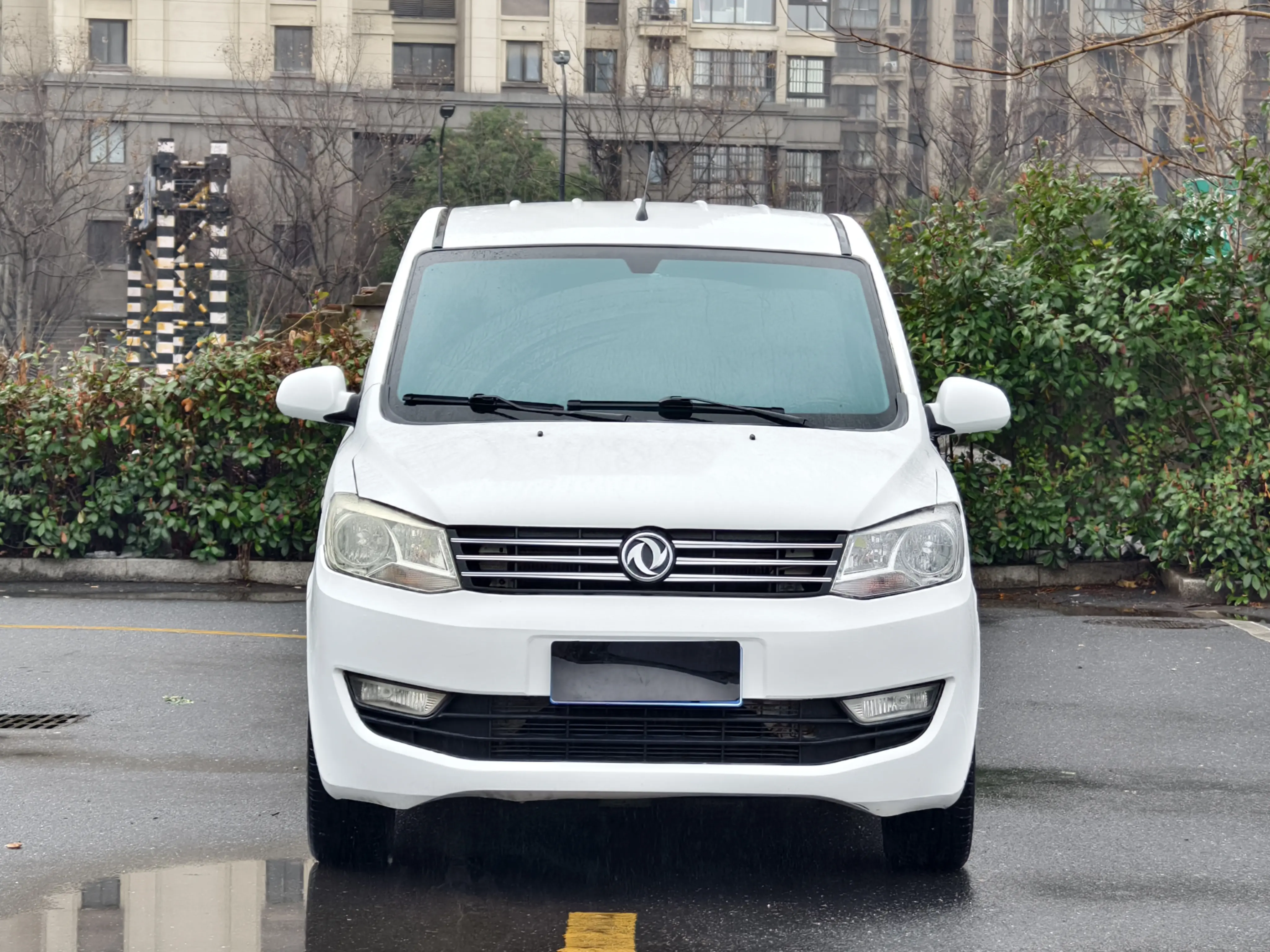 Dongfeng Fengon 330  из Китая